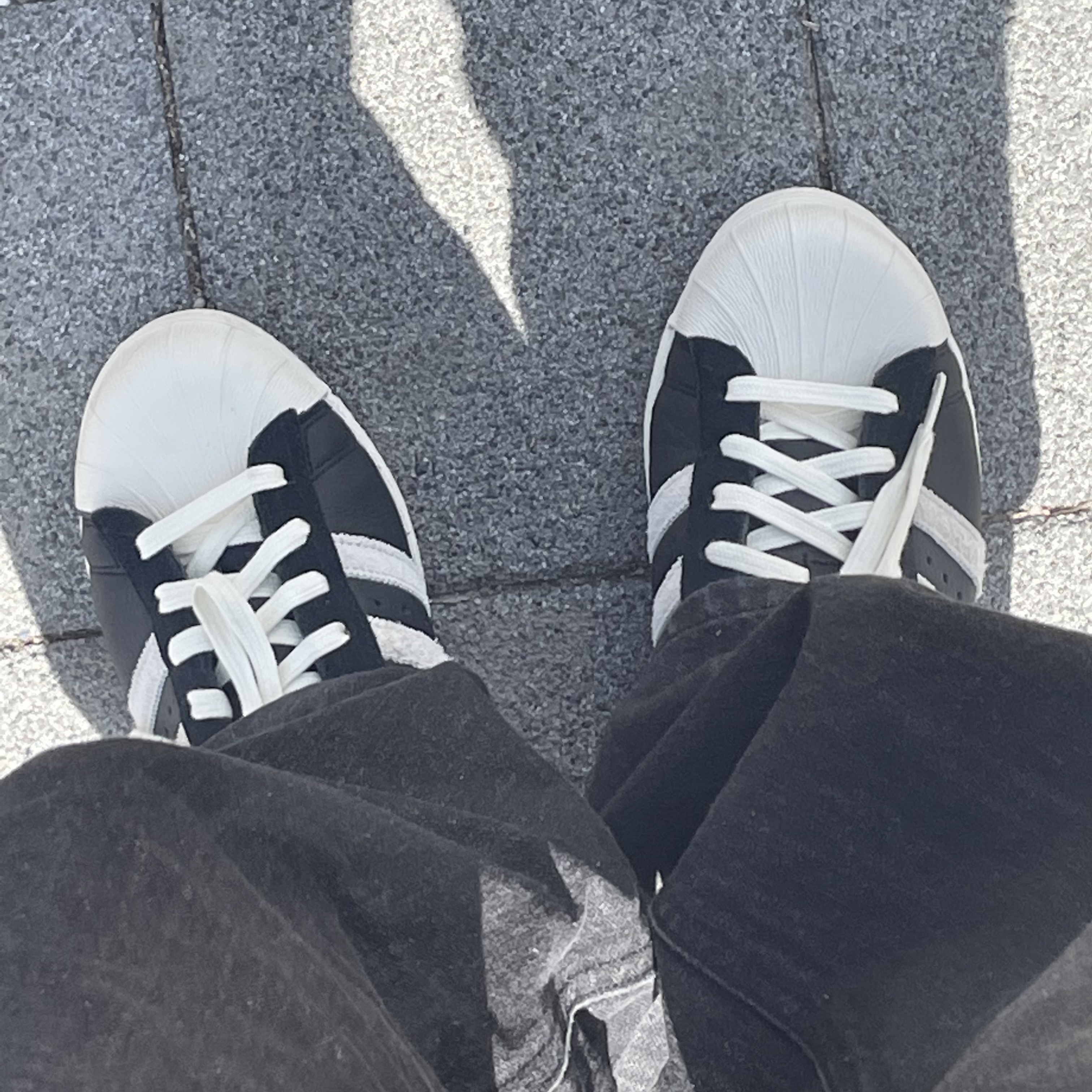 Adidas Superstar 82 Black White 착용 스타일