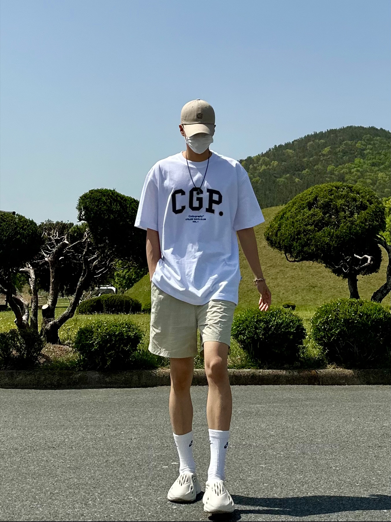 아디다스 이지 폼 러너 샌드 착용 스타일 - 3