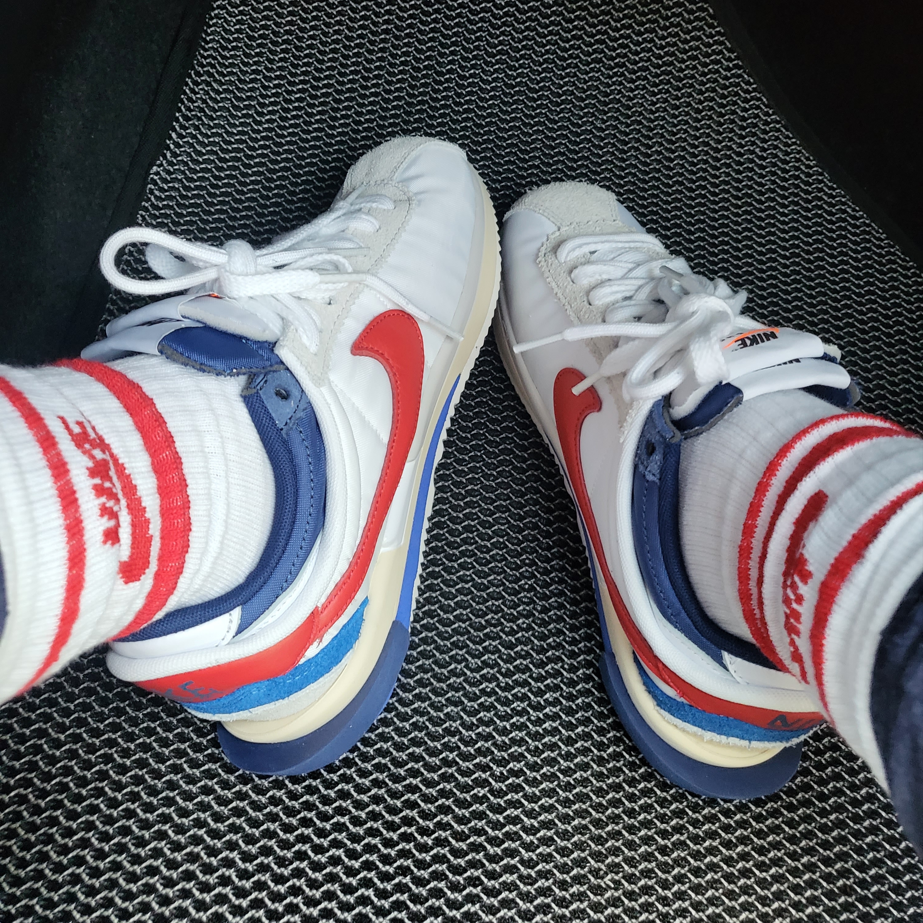 Nike x Sacai Zoom Cortez SP White and University Red 착용 스타일