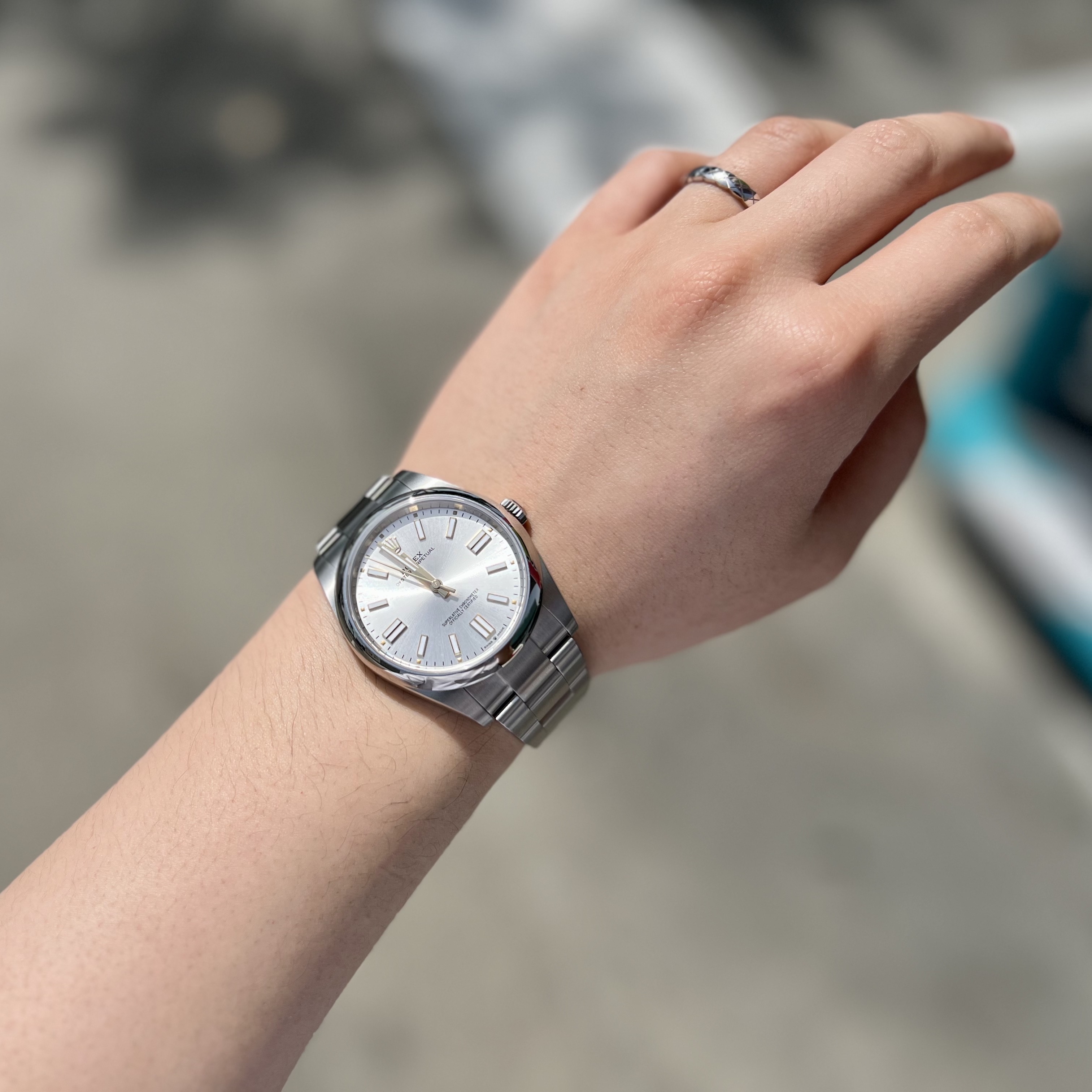Rolex Oyster Perpetual 41mm 124300 Silver Oyster, Chanel Coco Crush Ring Quilted Motif Mini & 18K White Gold 착용 스타일