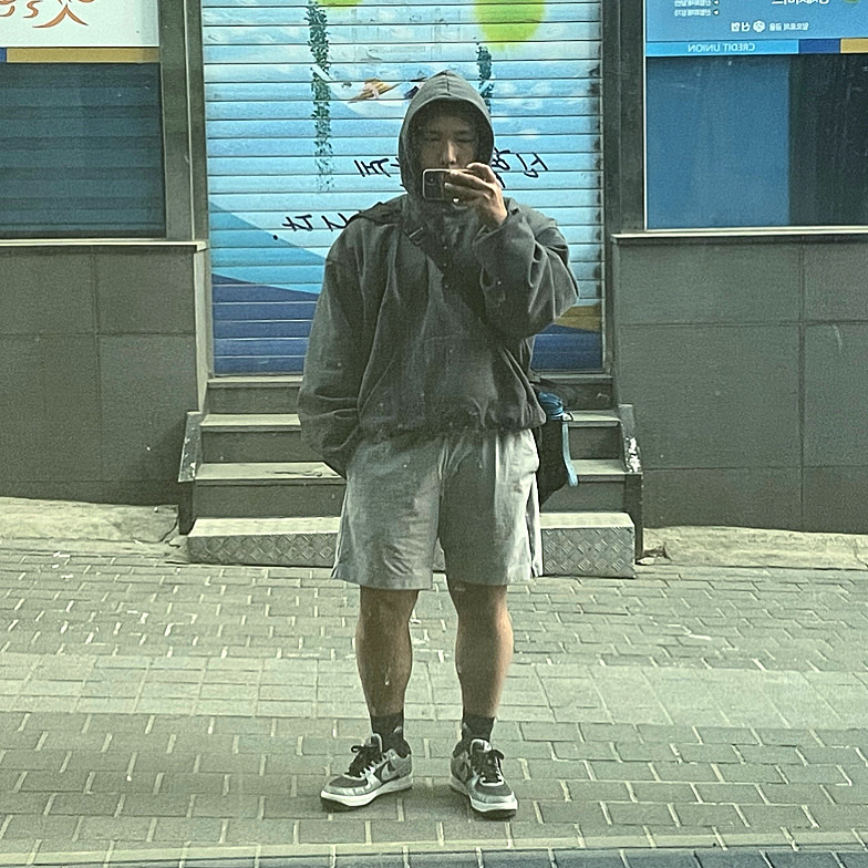 Yeezy Gap Engineered By Balenciaga Dove Hoodie Black, Nike Air Force 1 B Silver Snake 착용 스타일