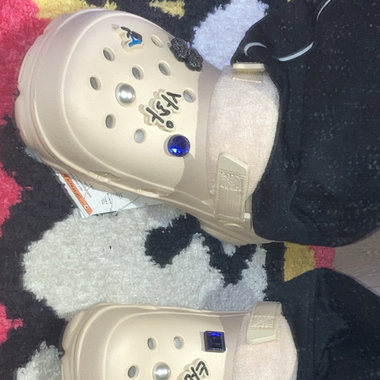 Crocs x Winner All Terrain Clog Vanilla 착용 스타일