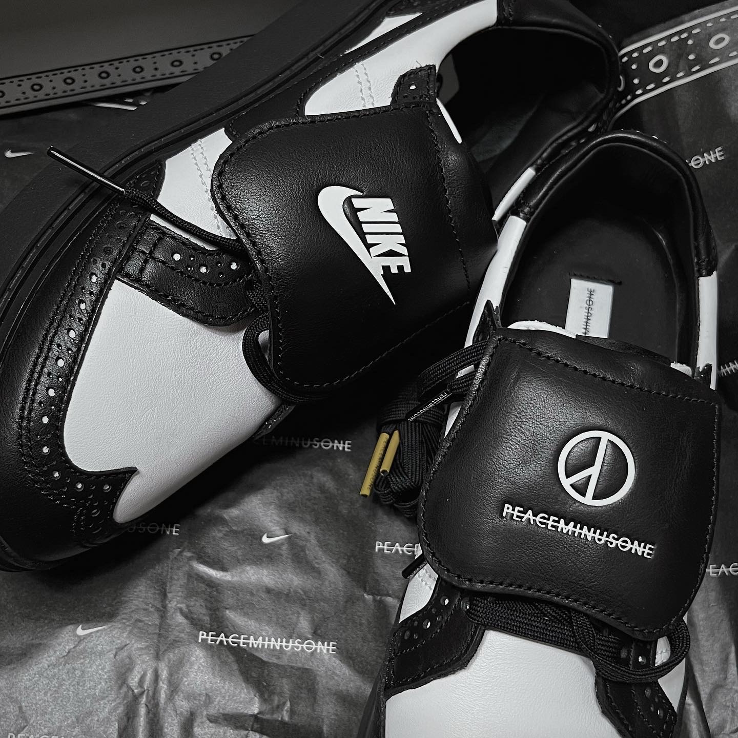 Nike x Peaceminusone Kwondo1 Black and White 착용 스타일 - 3