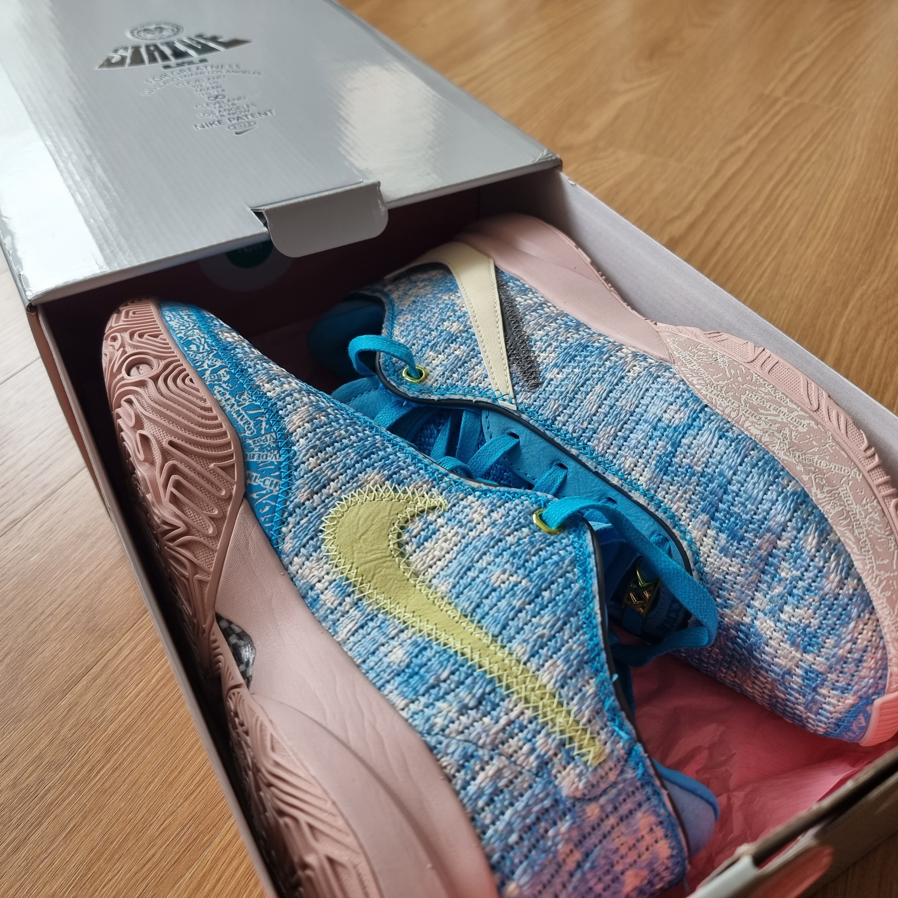 Nike LeBron XX ASW Blue Lightning Coconut Milk 착용 스타일 - 1