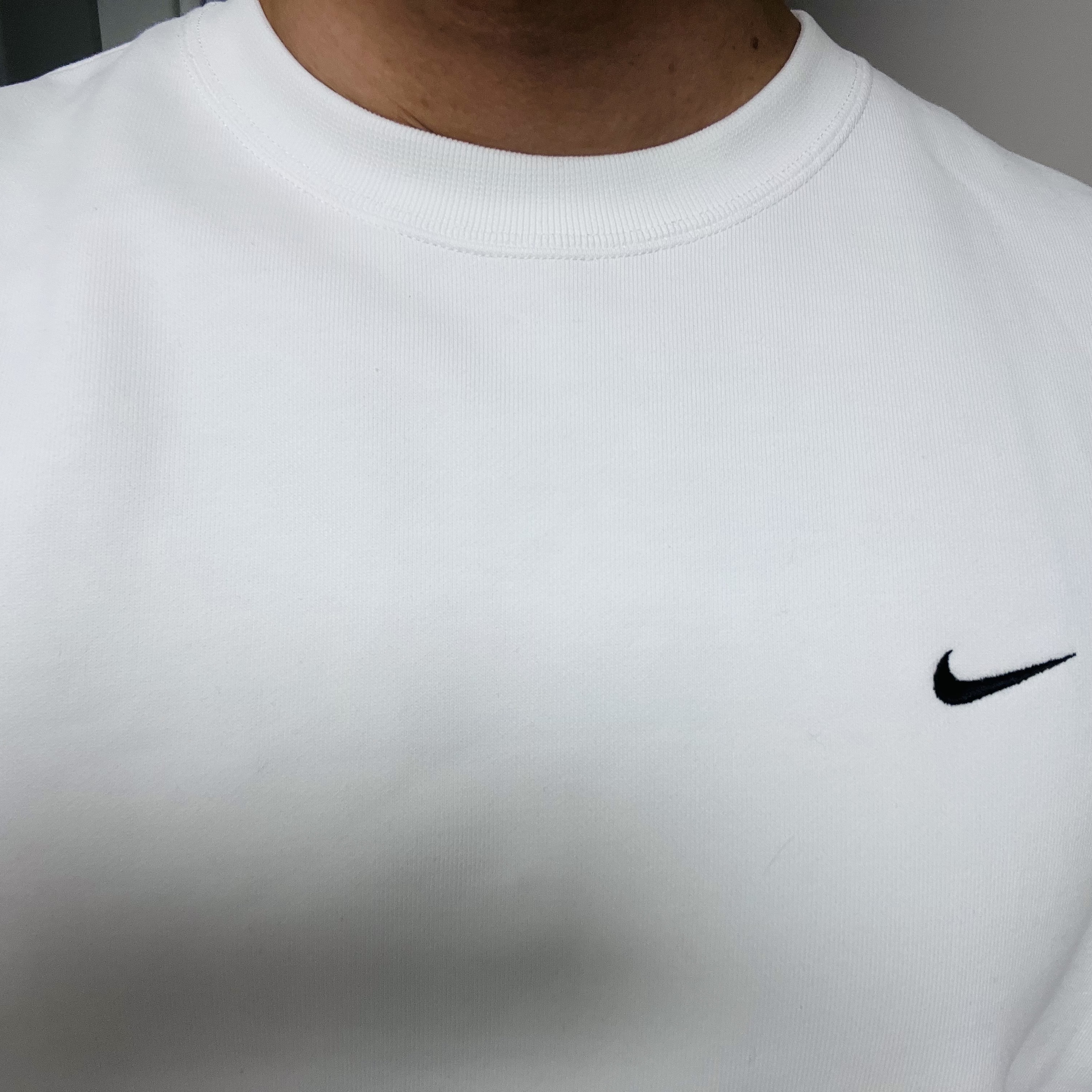 Nike Solo Swoosh Fleece Crew White - US/EU 착용 스타일