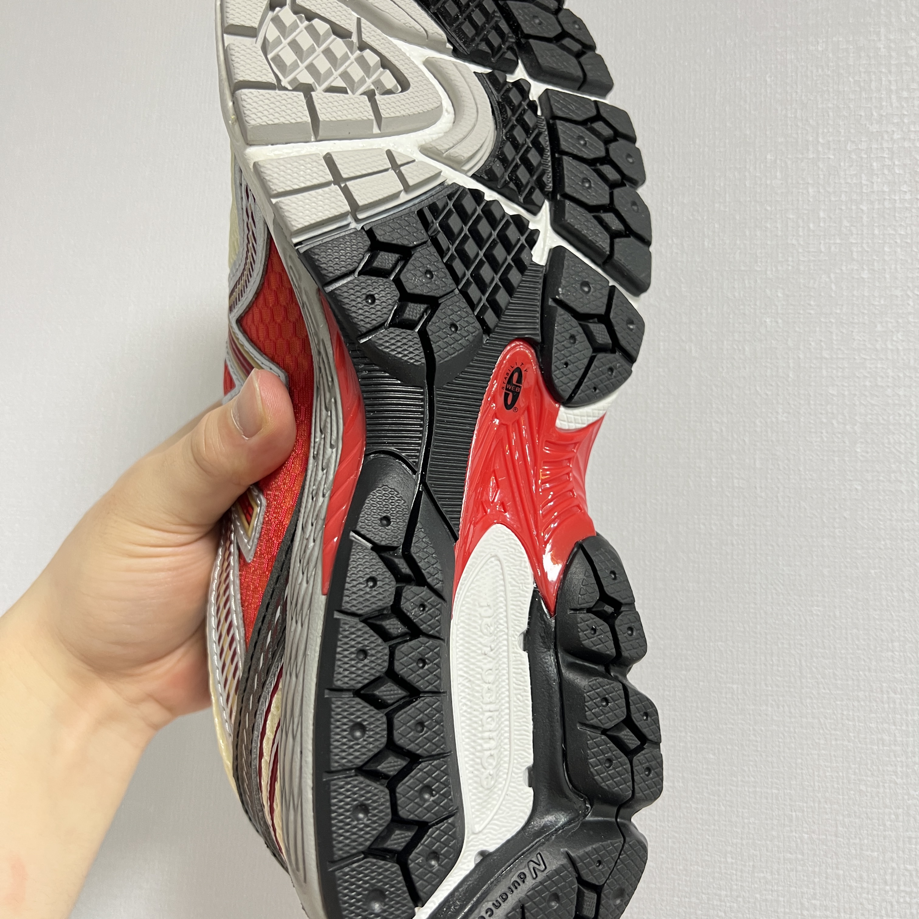 New Balance x Aime Leon Dore 860v2 Red 착용 스타일 - 2