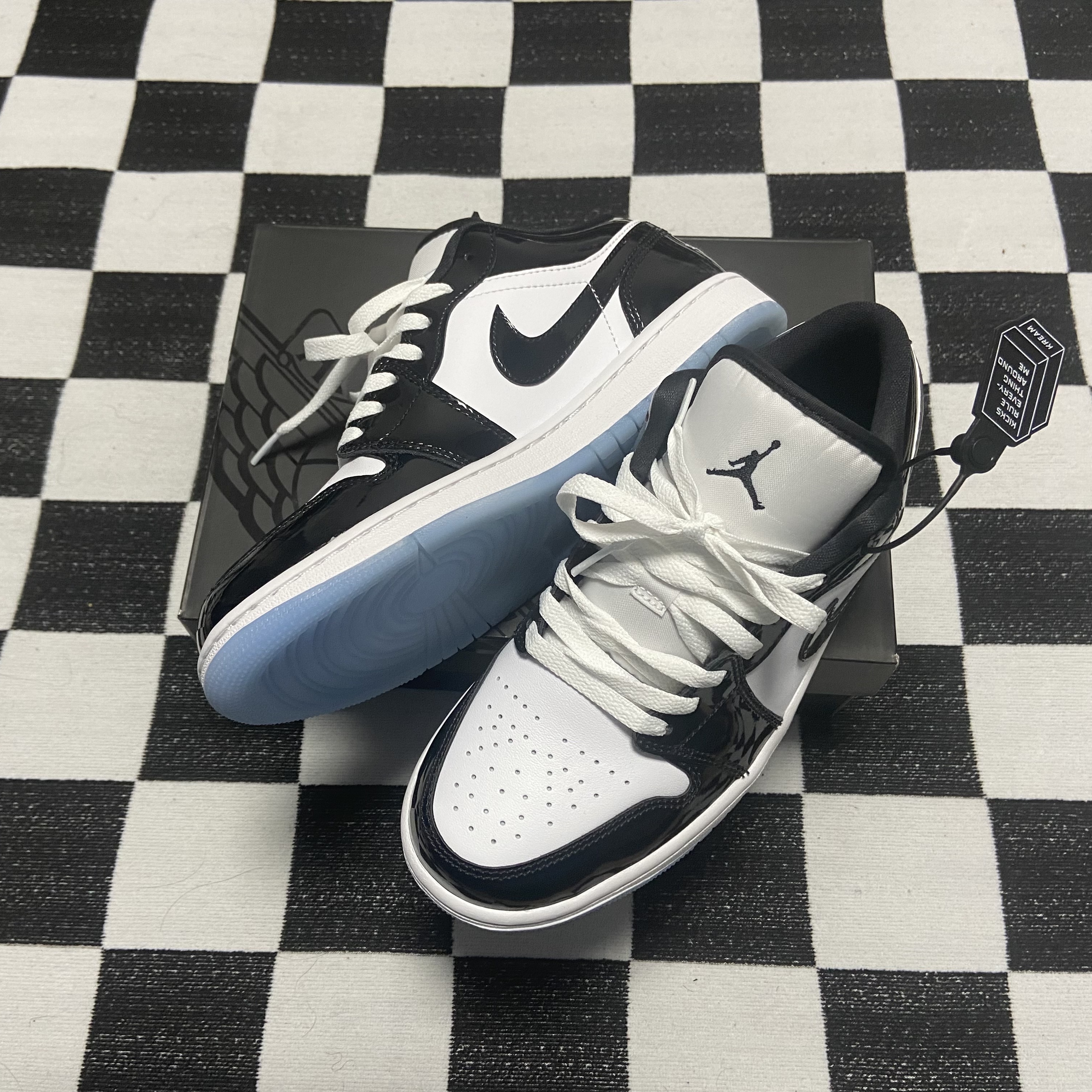 Jordan 1 Low SE Concord 착용 스타일