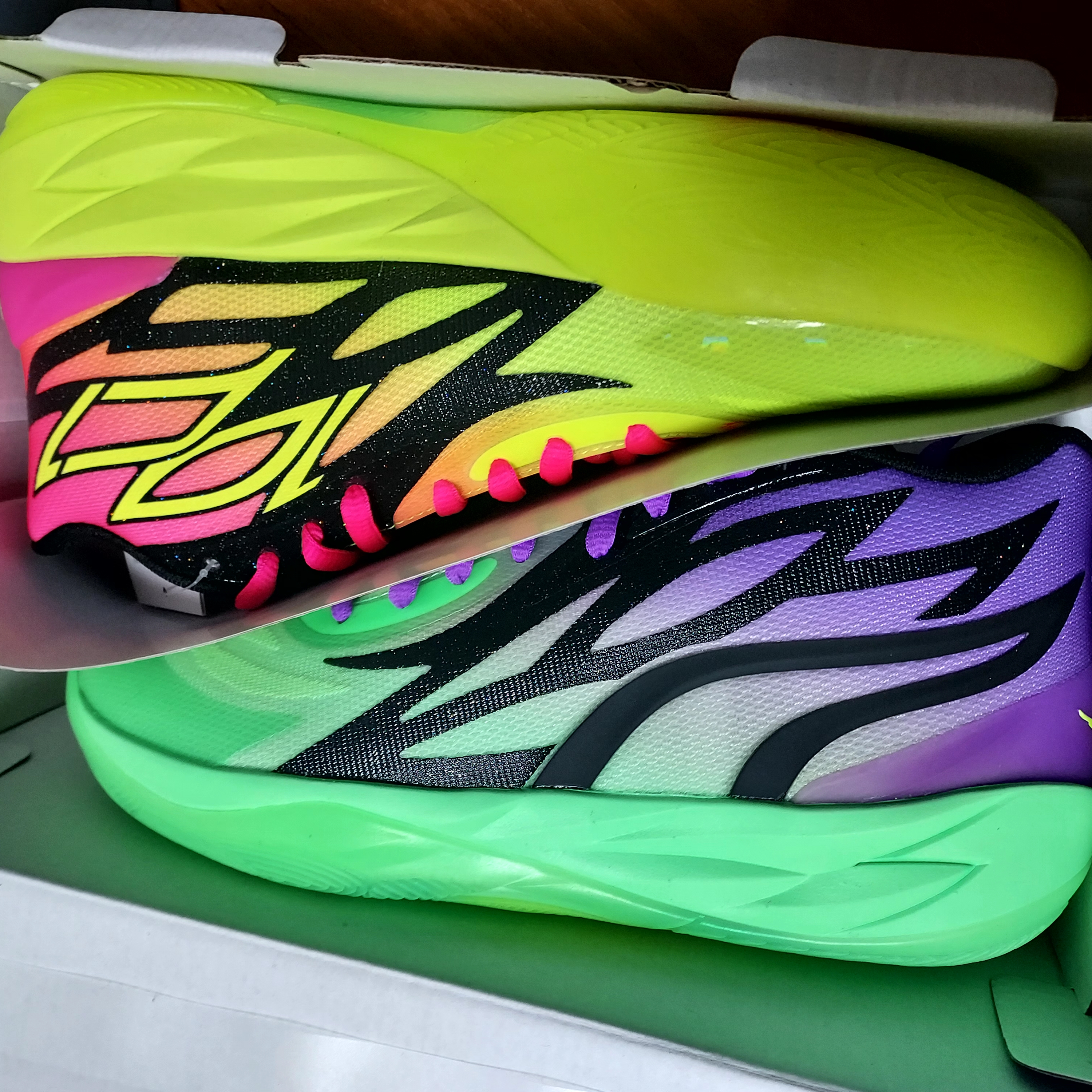 Puma x Rick & Morty MB.02 Lamelo Ball Safety Yellow Elektro Green 착용 스타일 - 1