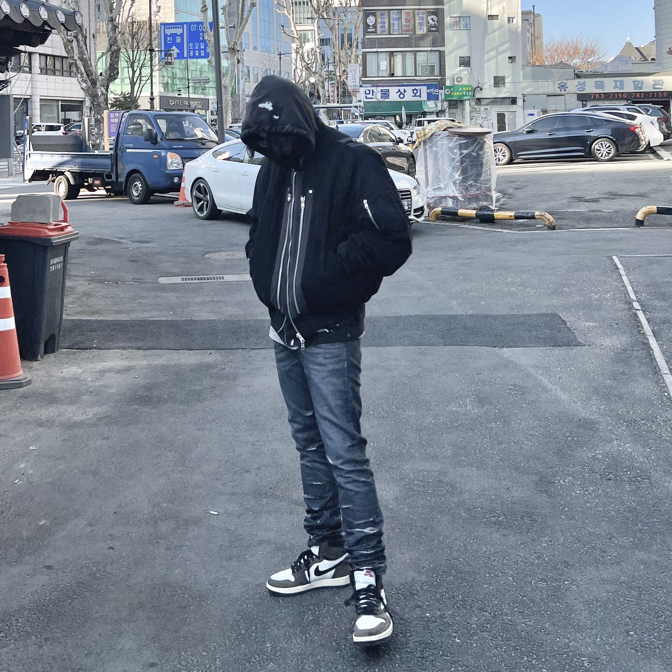 Undermycar Rumlow Back Zip Cotton Garment Bomber Dark Gull - 22FW, Undermycar Ecdysis Destroyed Wax Coating Jeans with Konic Section Obsidian - 22FW 착용 스타일