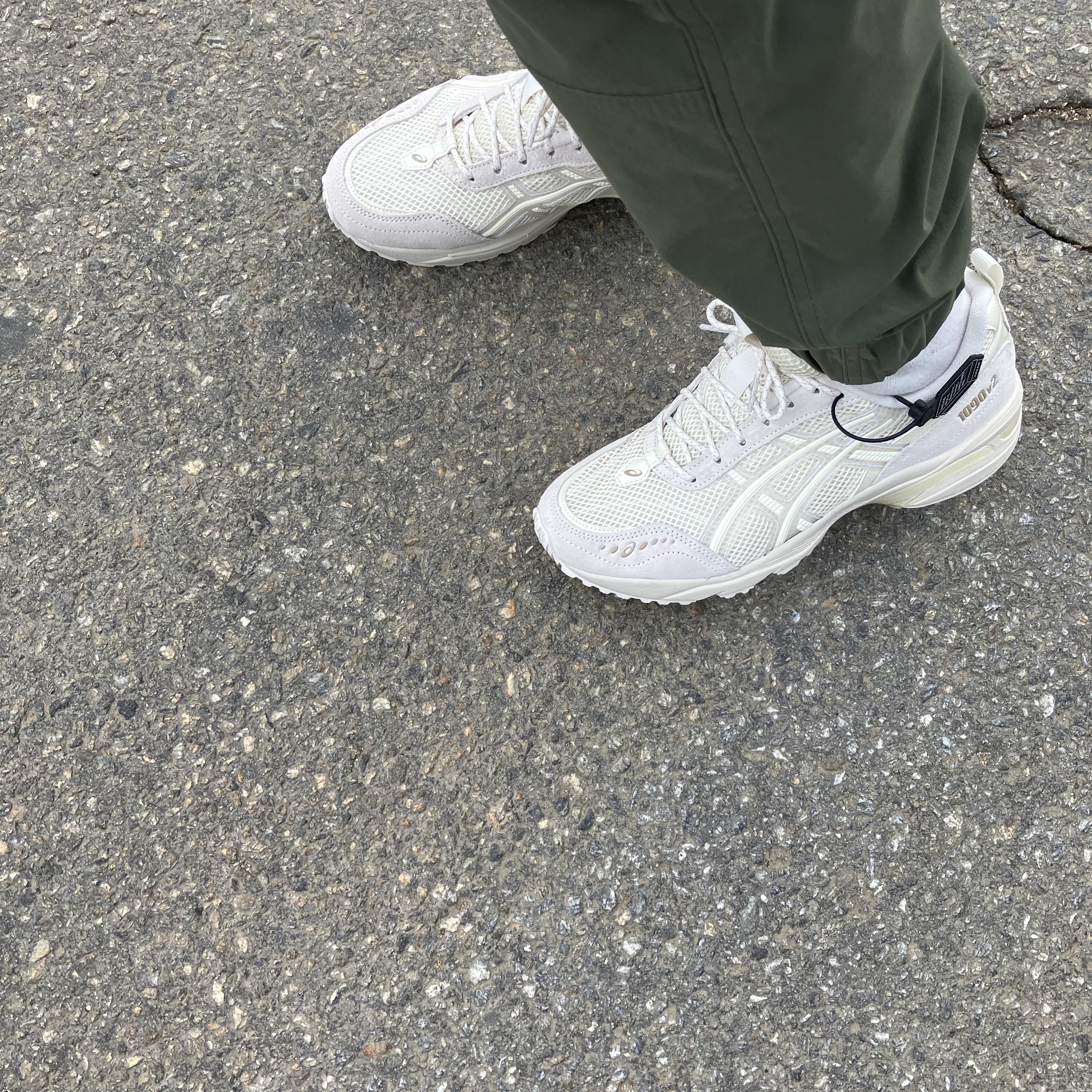 Asics Gel-1090 V2 Cream 착용 스타일 - 3