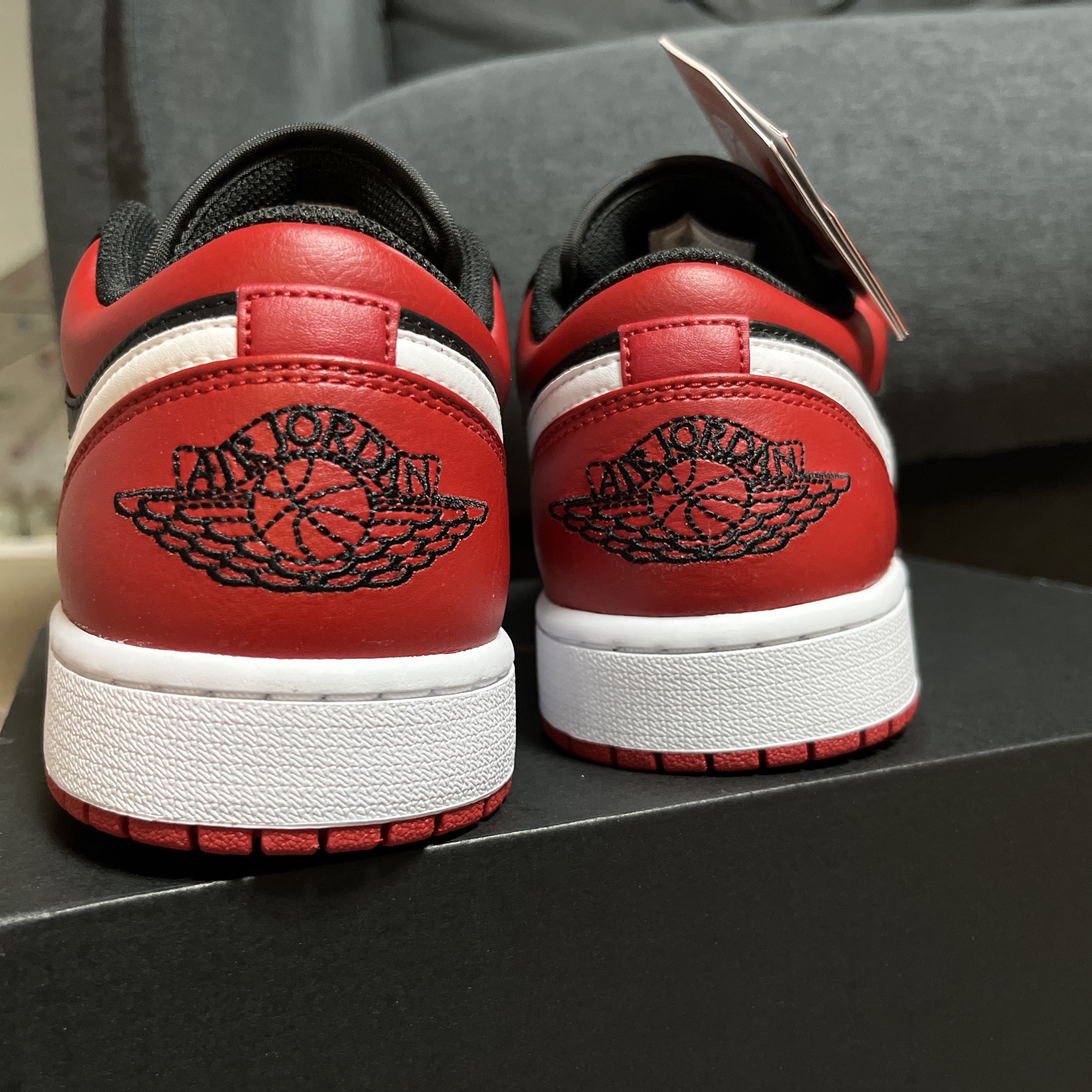 Jordan 1 Low Alternate Bred Toe 착용 스타일 - 3