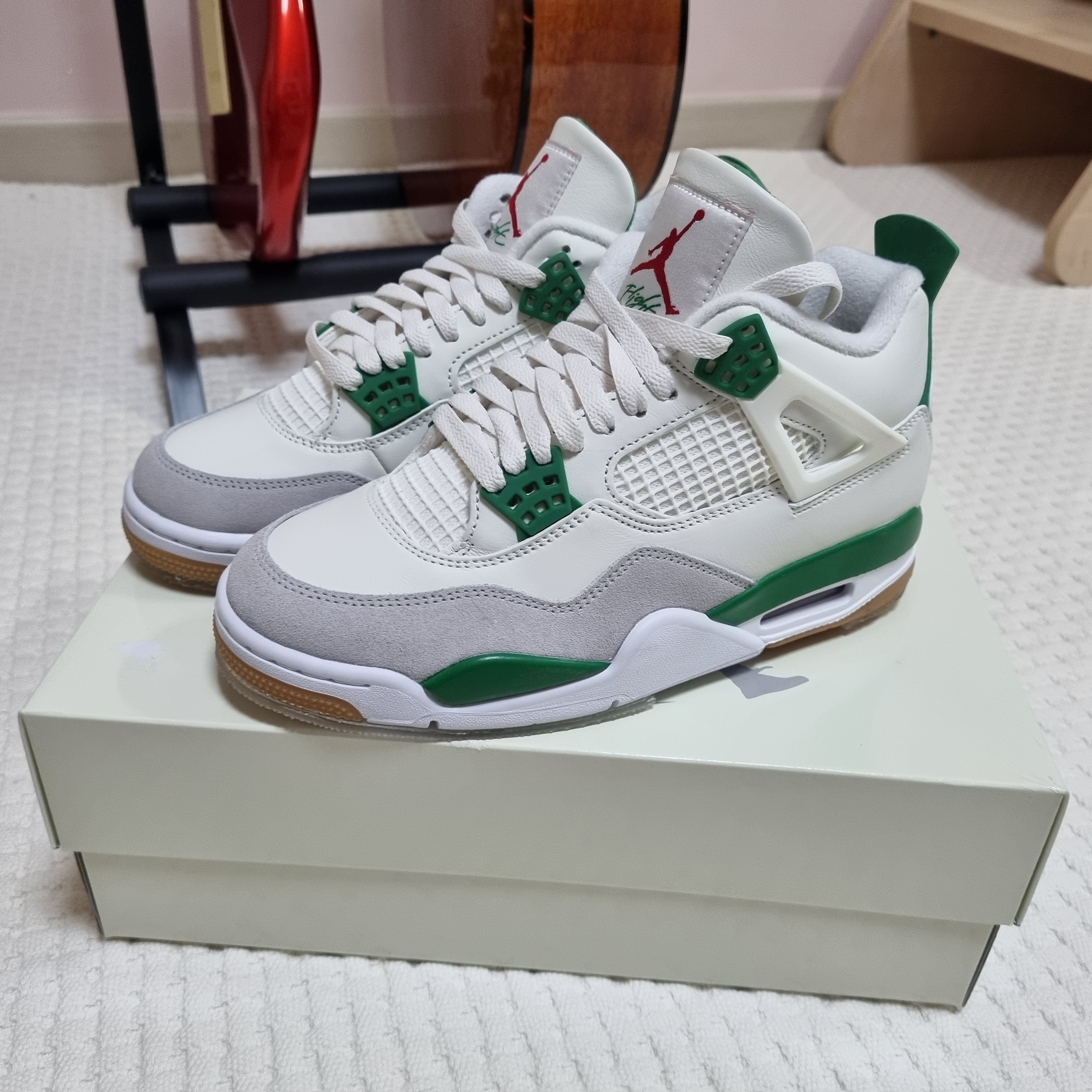 Jordan 4 x Nike SB Retro SP Pine Green 착용 스타일 - 1