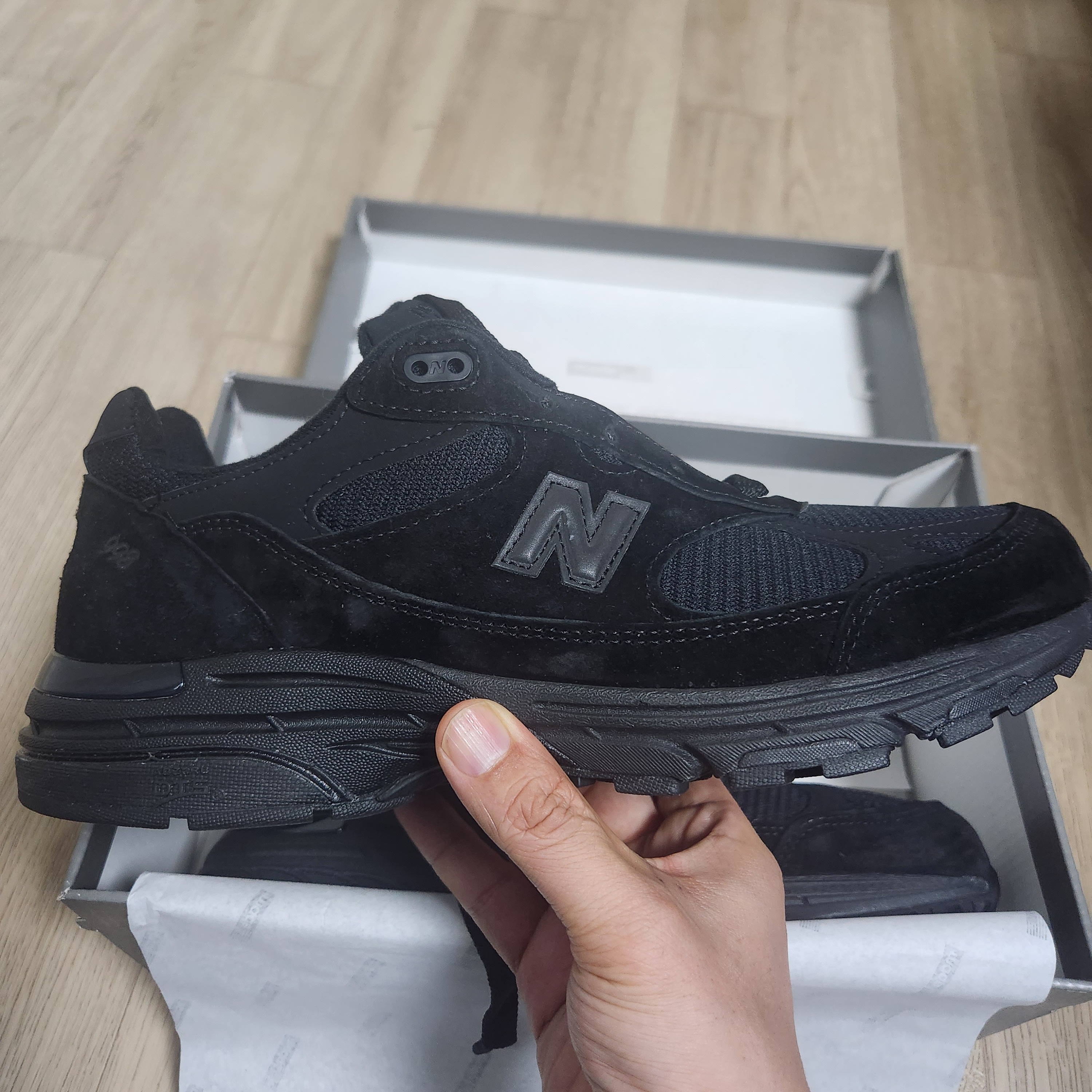 (W) New Balance 993 Made in USA Triple Black - D Wide 착용 스타일
