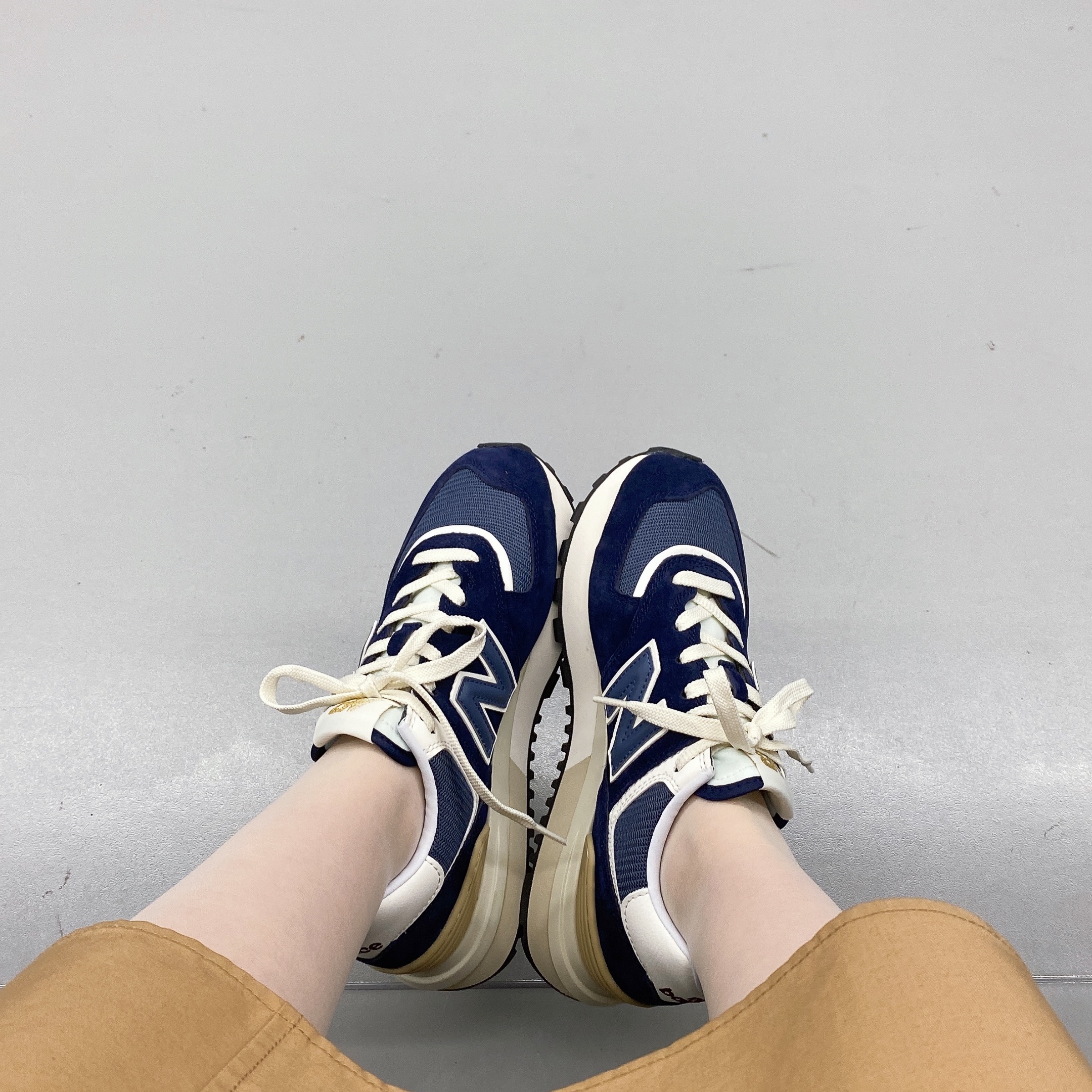 뉴발란스 574 레거시 네이비 착용 스타일 - 2