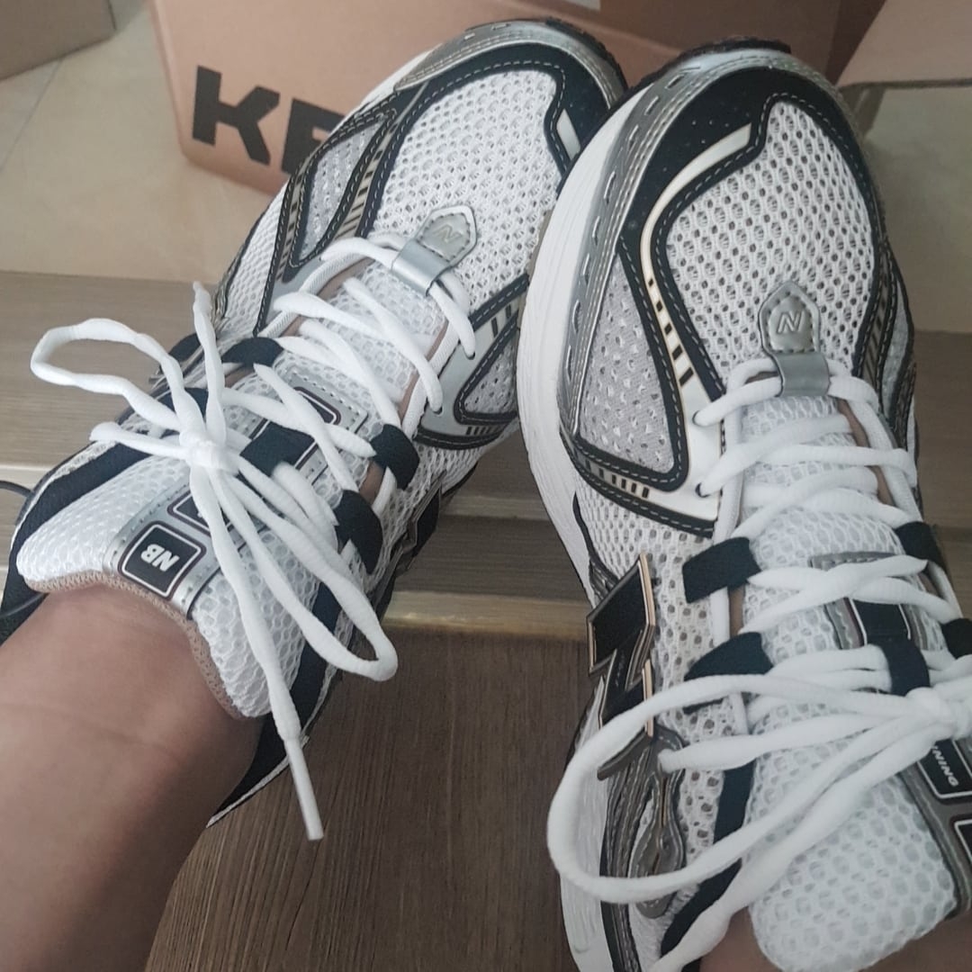 New Balance 1906R White Gold 착용 스타일 - 1