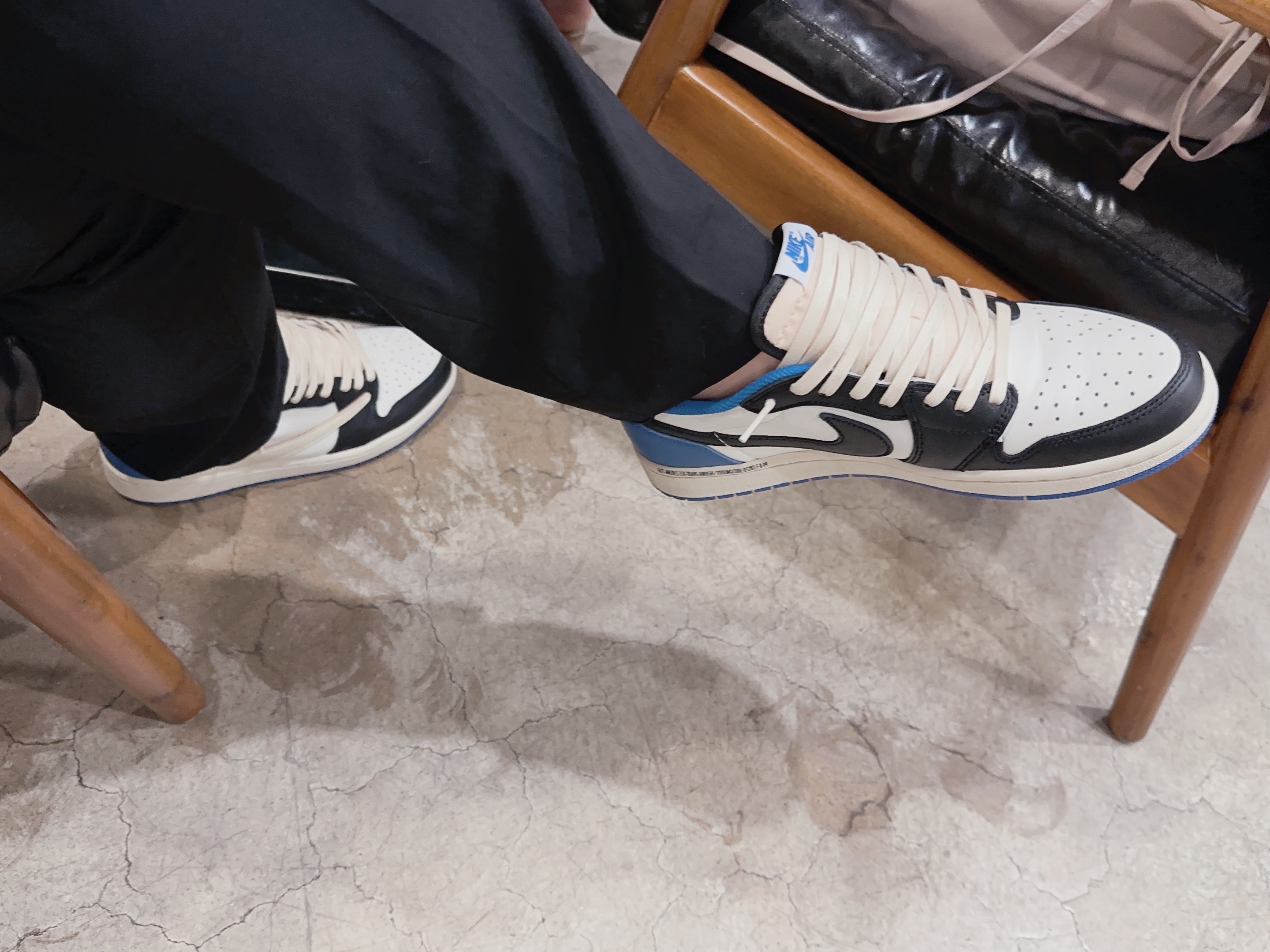 Jordan 1 x Travis Scott x Fragment Retro Low OG SP Military Blue 착용 스타일