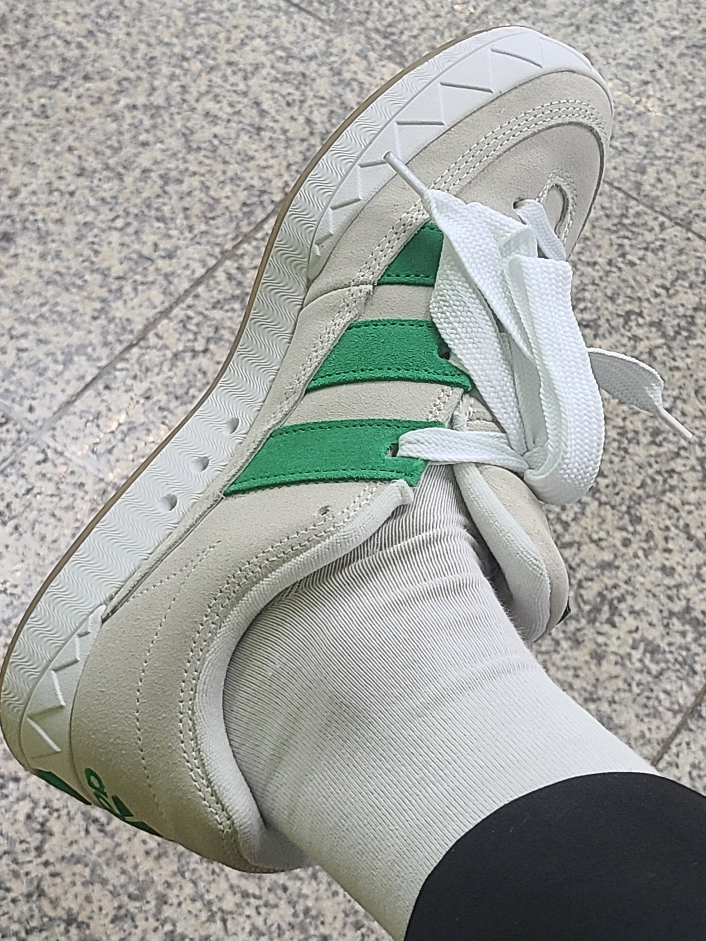 Adidas x Bodega x Beams Adimatic Off White Green 착용 스타일 - 2