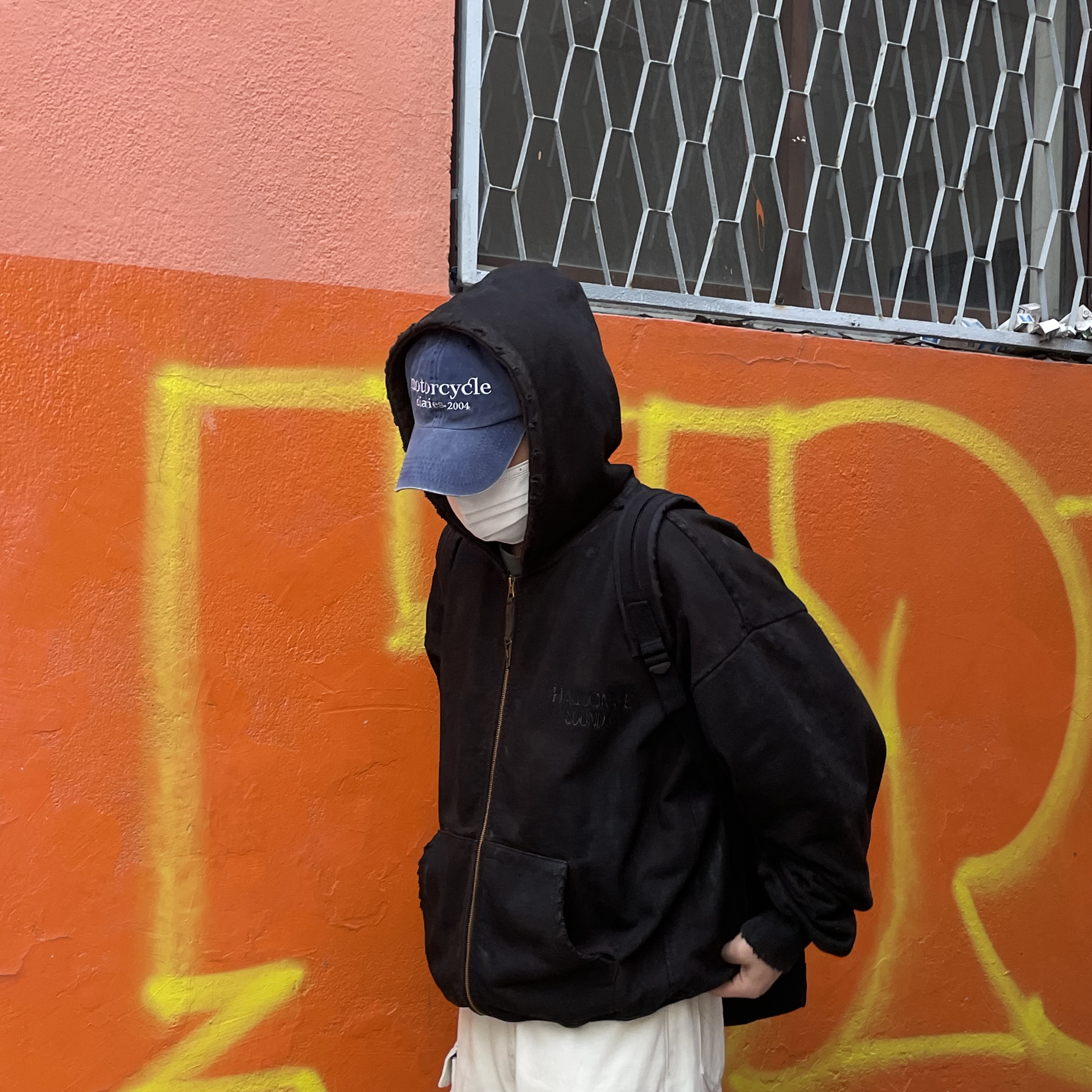 Undermycar Soundwave Dirty Coated Hood Zip-Up Black Oil - 23SS 착용 스타일 - 1
