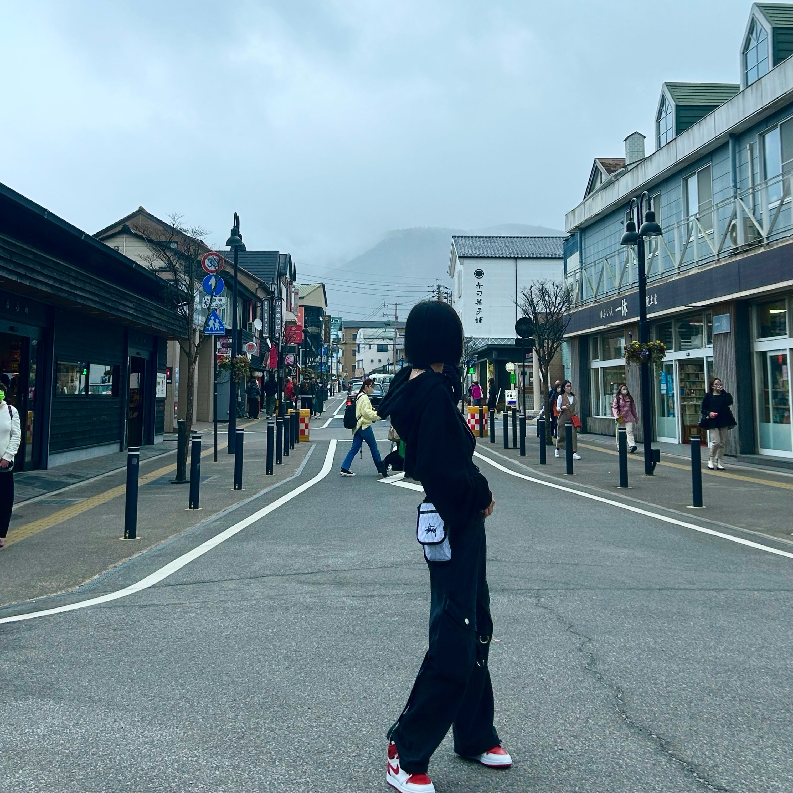 Stussy Travel Pouch White, (GS) Jordan 1 Retro High OG Heritage 착용 스타일