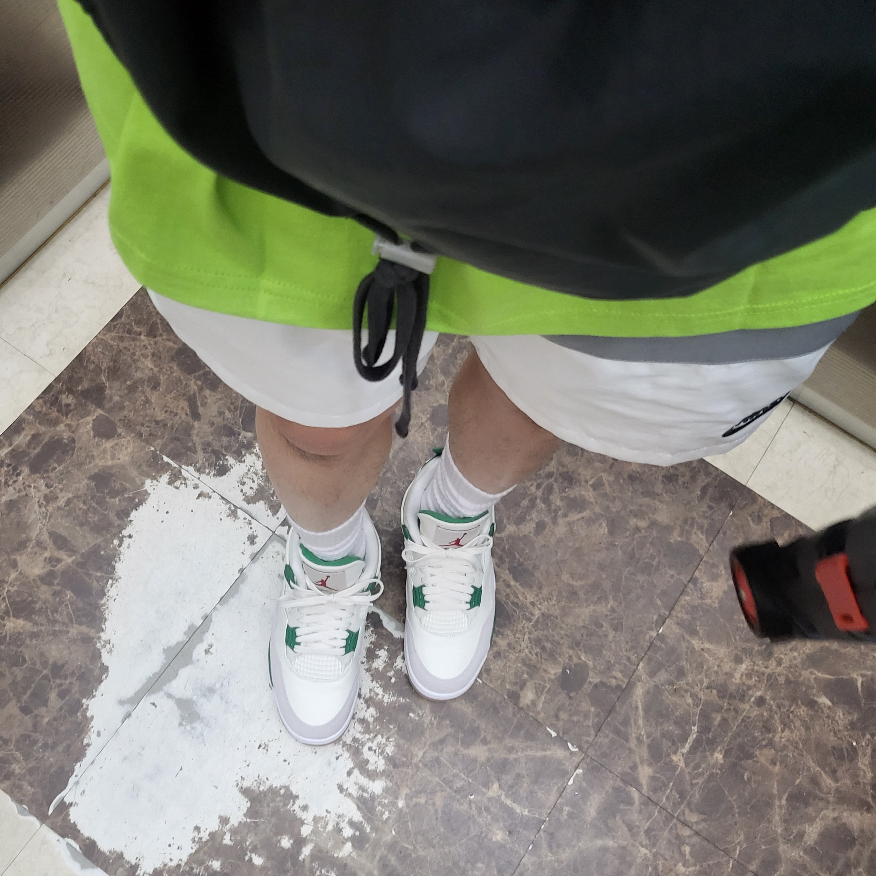 Jordan 4 x Nike SB Retro SP Pine Green, Stussy Small Stock Crew Socks White (3 Pack) 착용 스타일 - 3