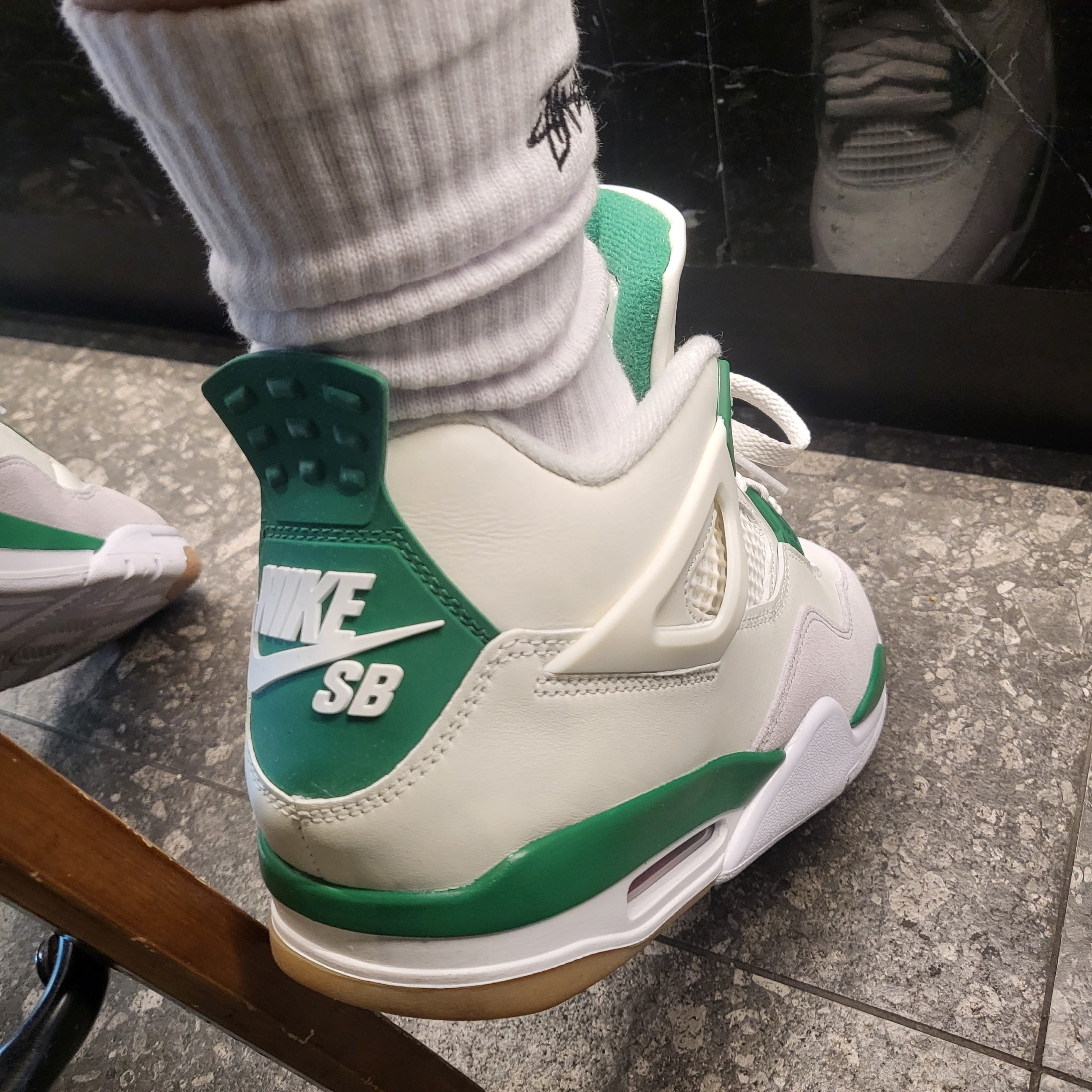Jordan 4 x Nike SB Retro SP Pine Green 착용 스타일 - 2