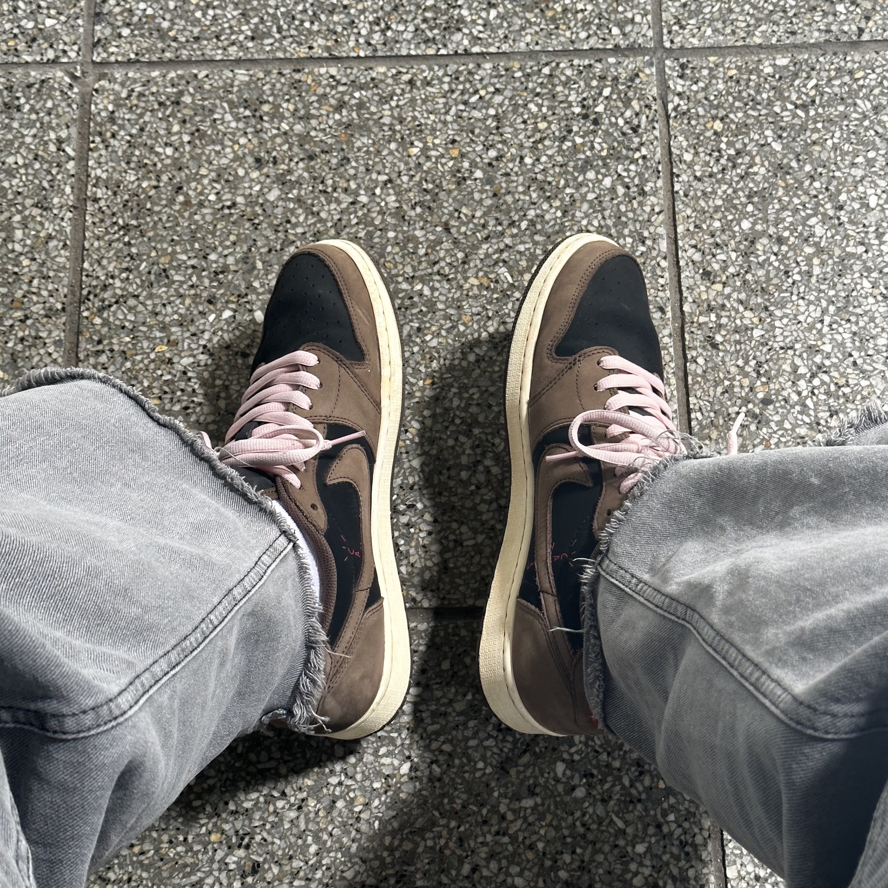 Jordan 1 x Travis Scott Retro Low OG SP Mocha 착용 스타일