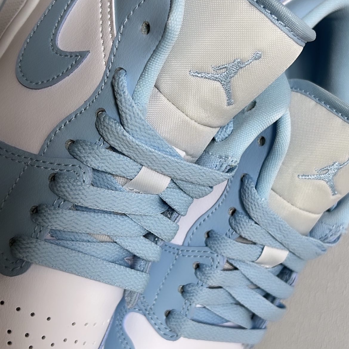 (W) Jordan 1 Low White Ice Blue 착용 스타일