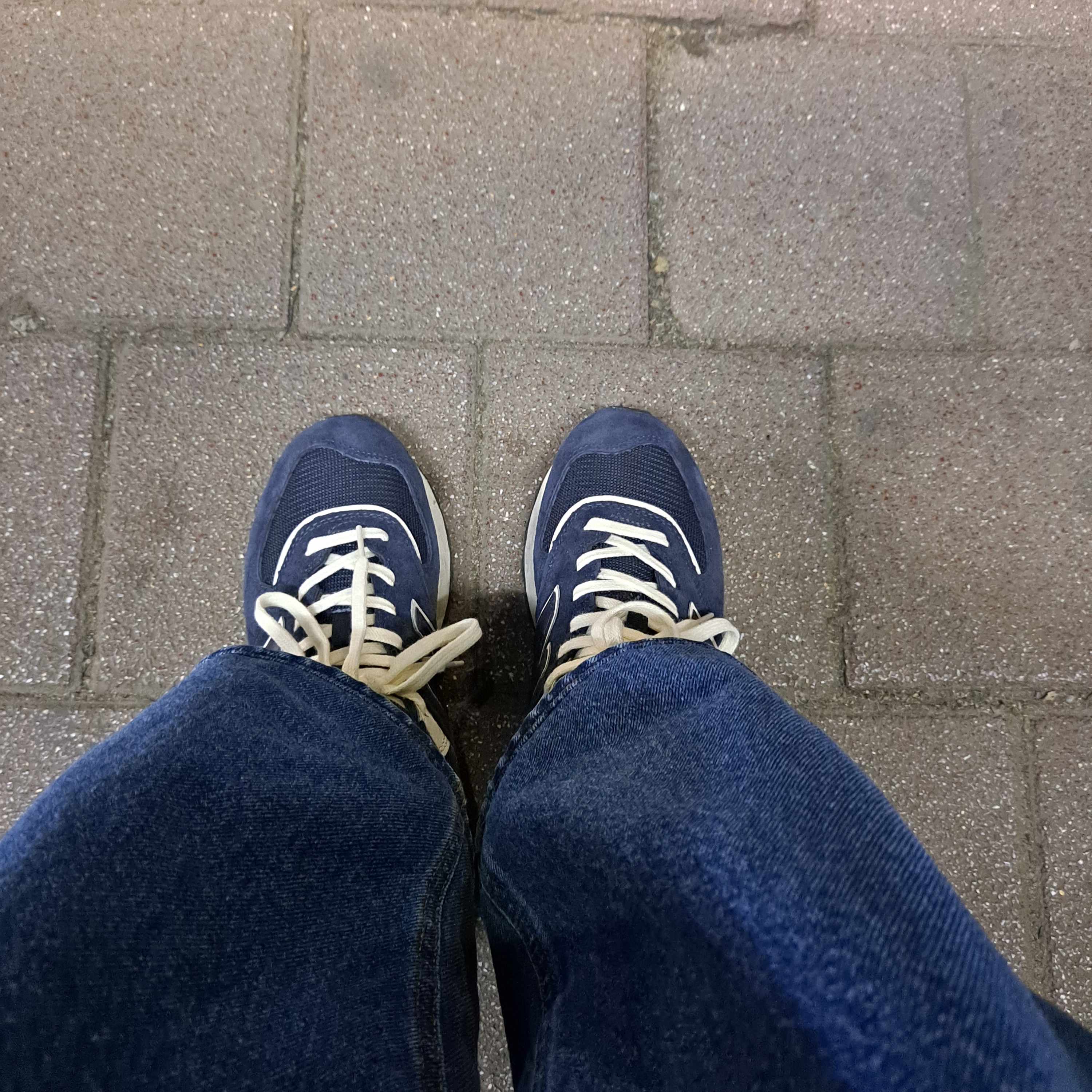 New Balance 574 Legacy Blue Navy 착용 스타일