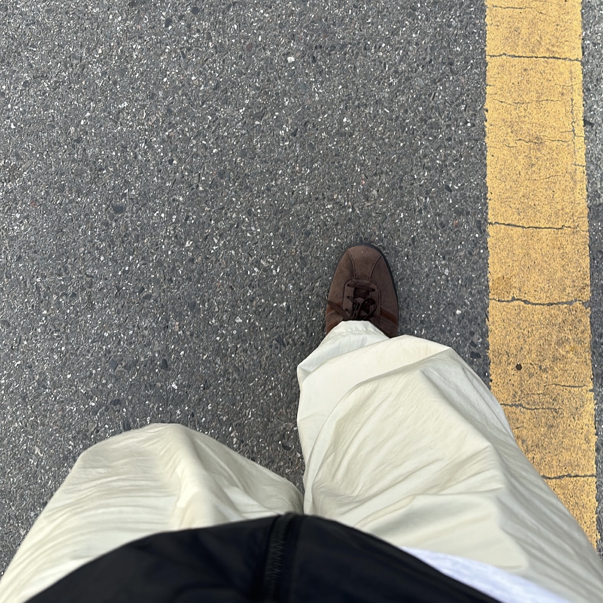 Adidas Tobacco Gruen Dark Brown 착용 스타일