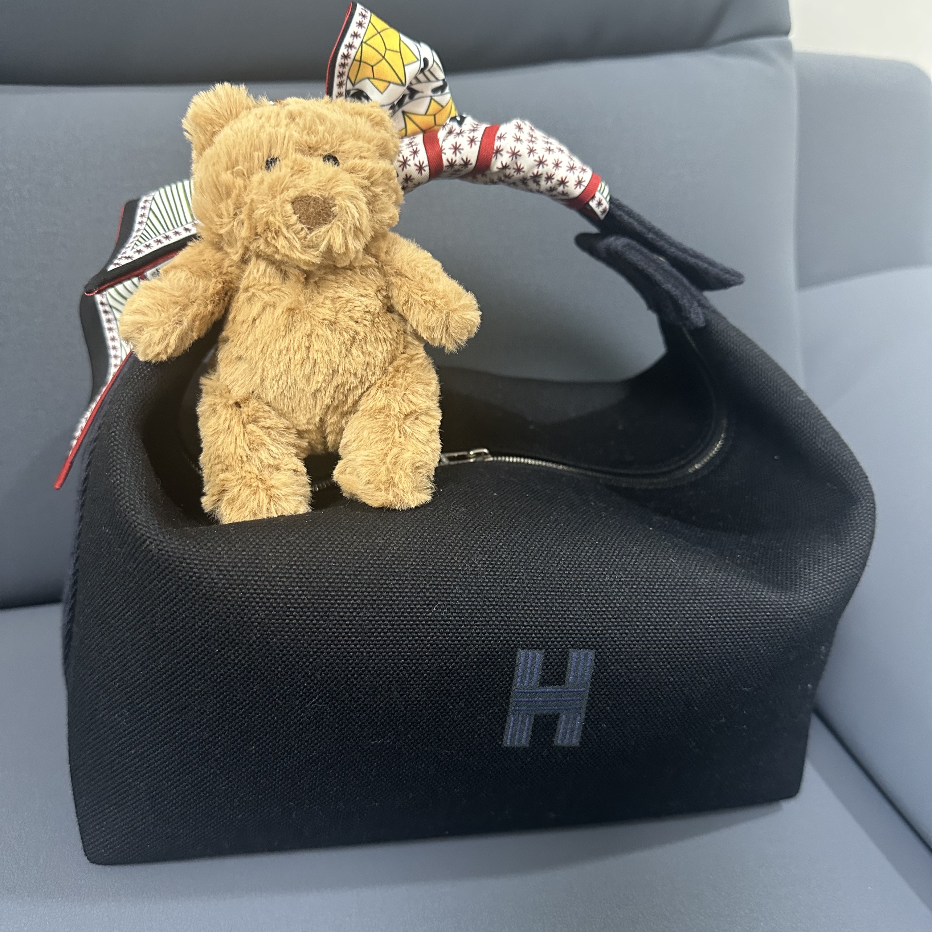 Hermes Large Bride-A-Brac Case Canvas & Noir Bleu Nuit, Jellycat Bartholomew Bear Bag Charm Brown 착용 스타일