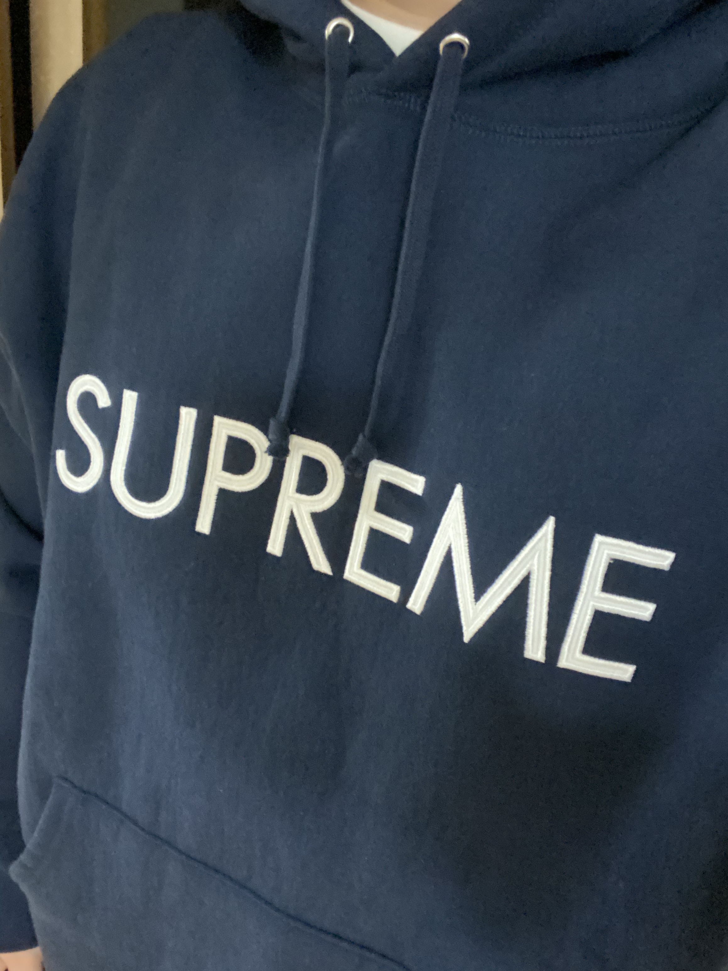 Supreme Capital Hooded Sweatshirt Navy - 22FW 착용 스타일