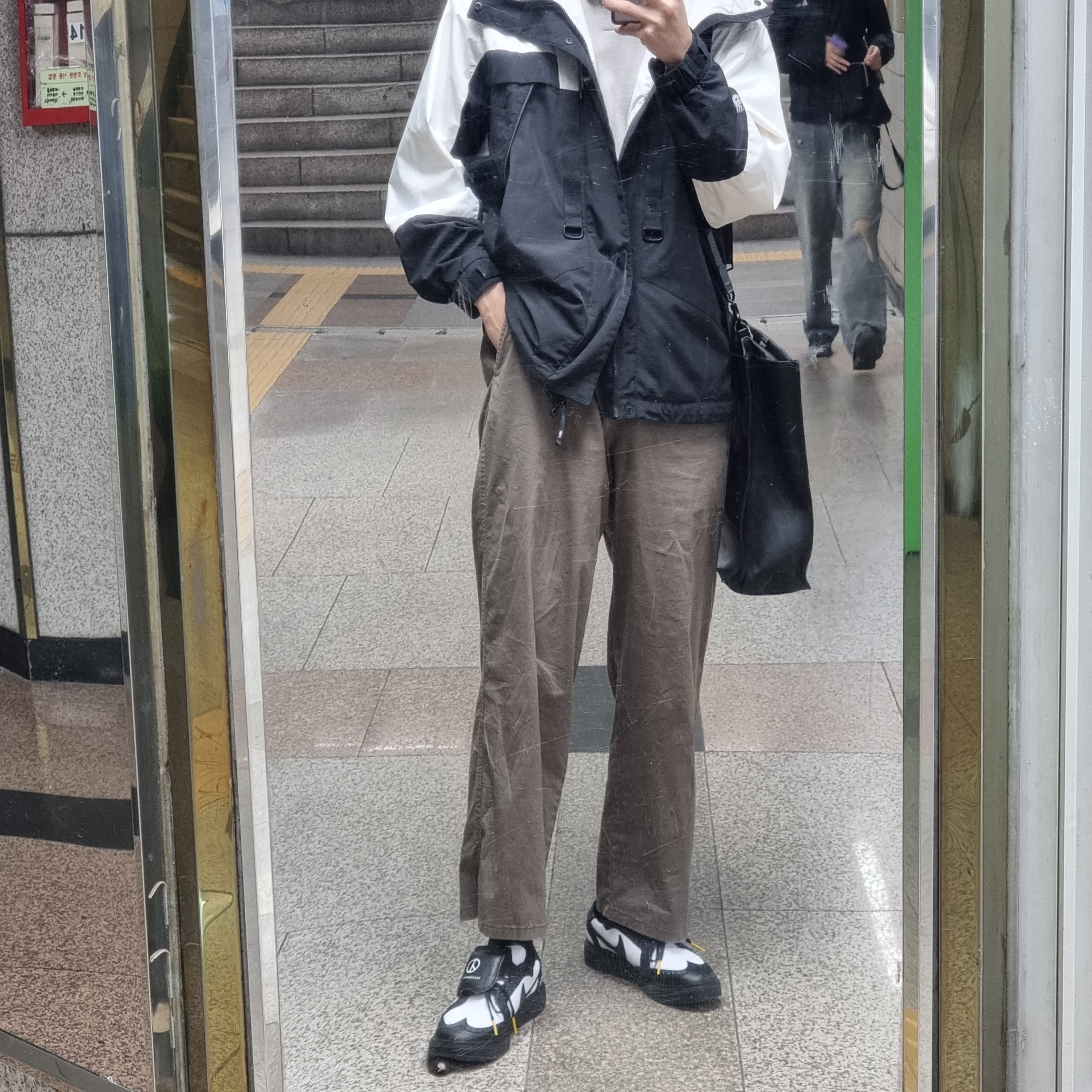 Nike x Peaceminusone Kwondo1 Black and White 착용 스타일 - 1