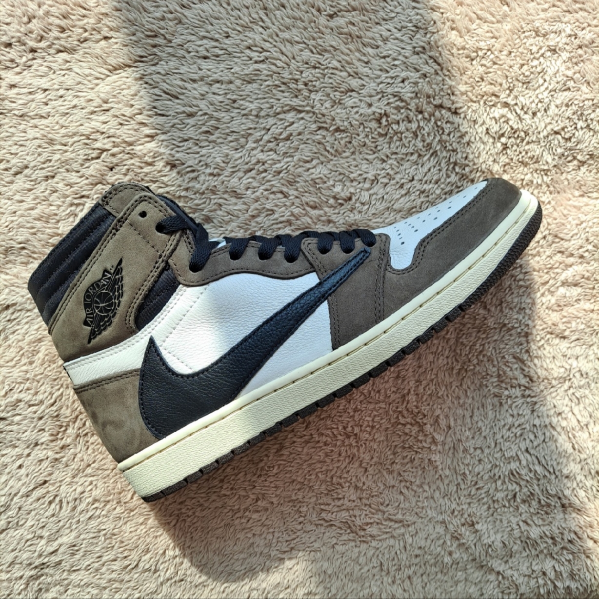 Jordan 1 x Travis Scott Retro High OG SP Mocha 착용 스타일