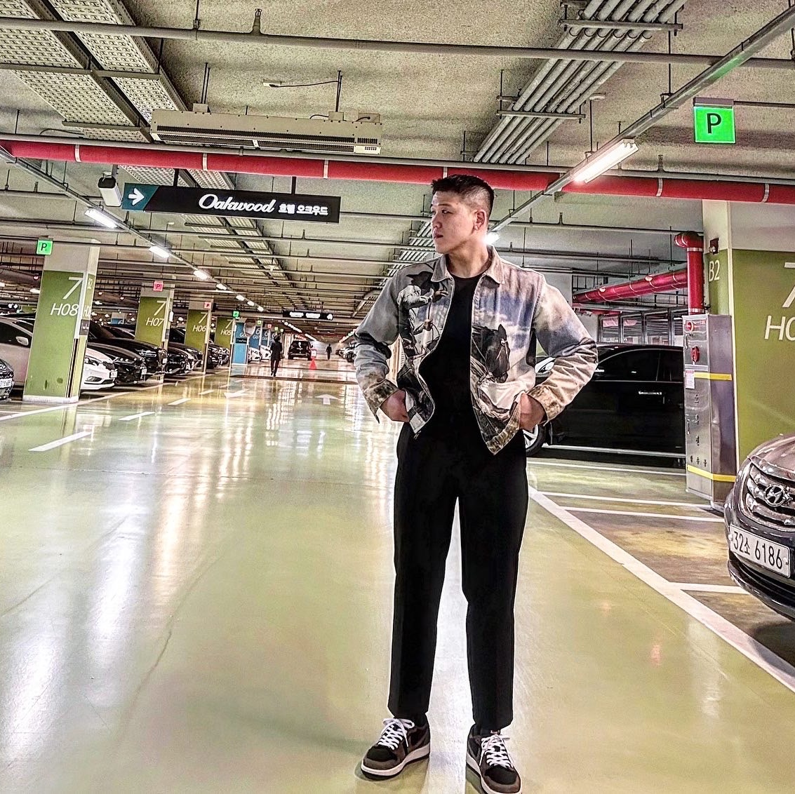 Jordan 1 x Travis Scott Retro Low OG SP Mocha 착용 스타일 - 2