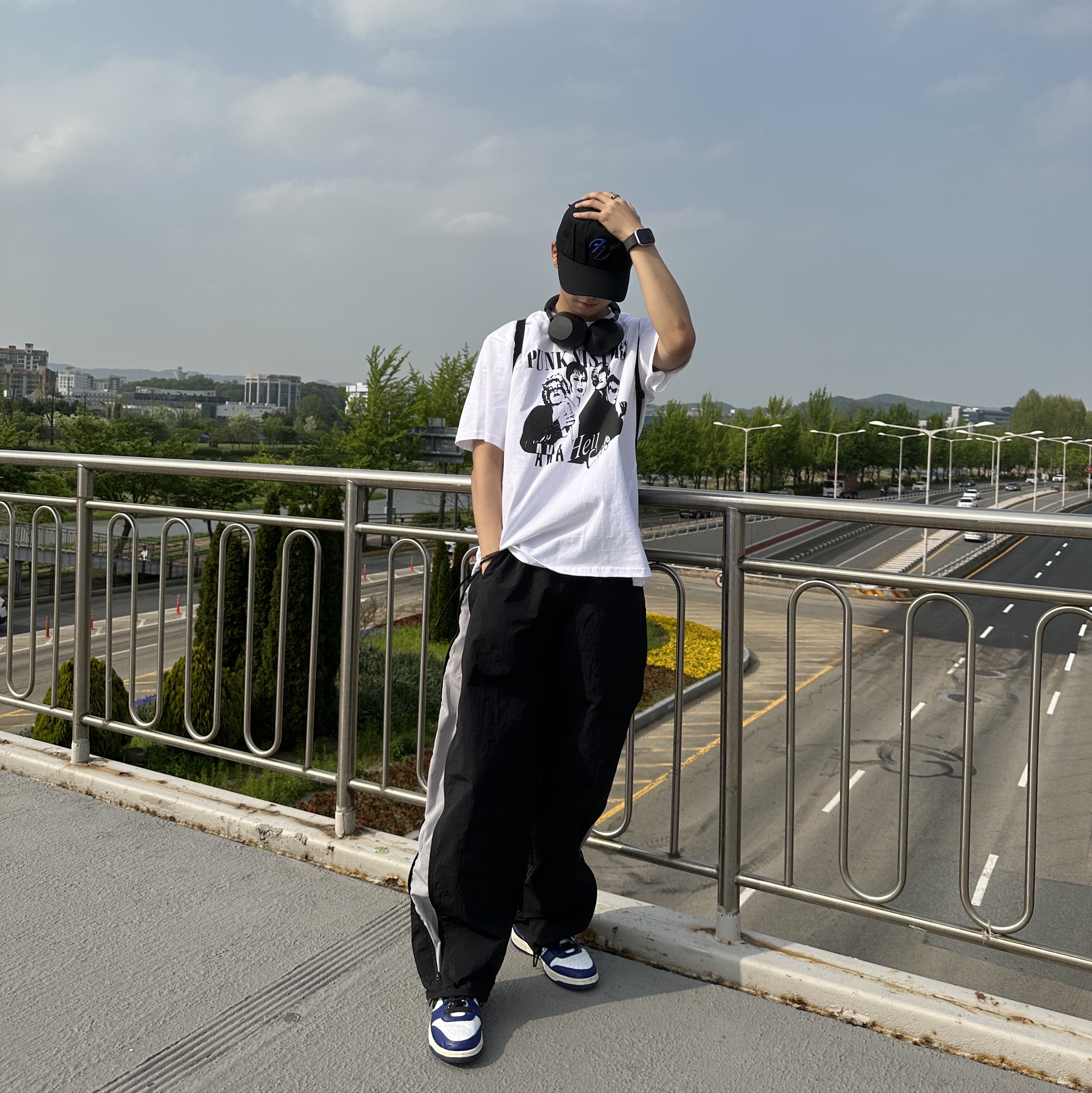 Nike x Ambush Dunk High Deep Royal Blue, Ader Error x Zara Pleated Cap Black 착용 스타일 - 2