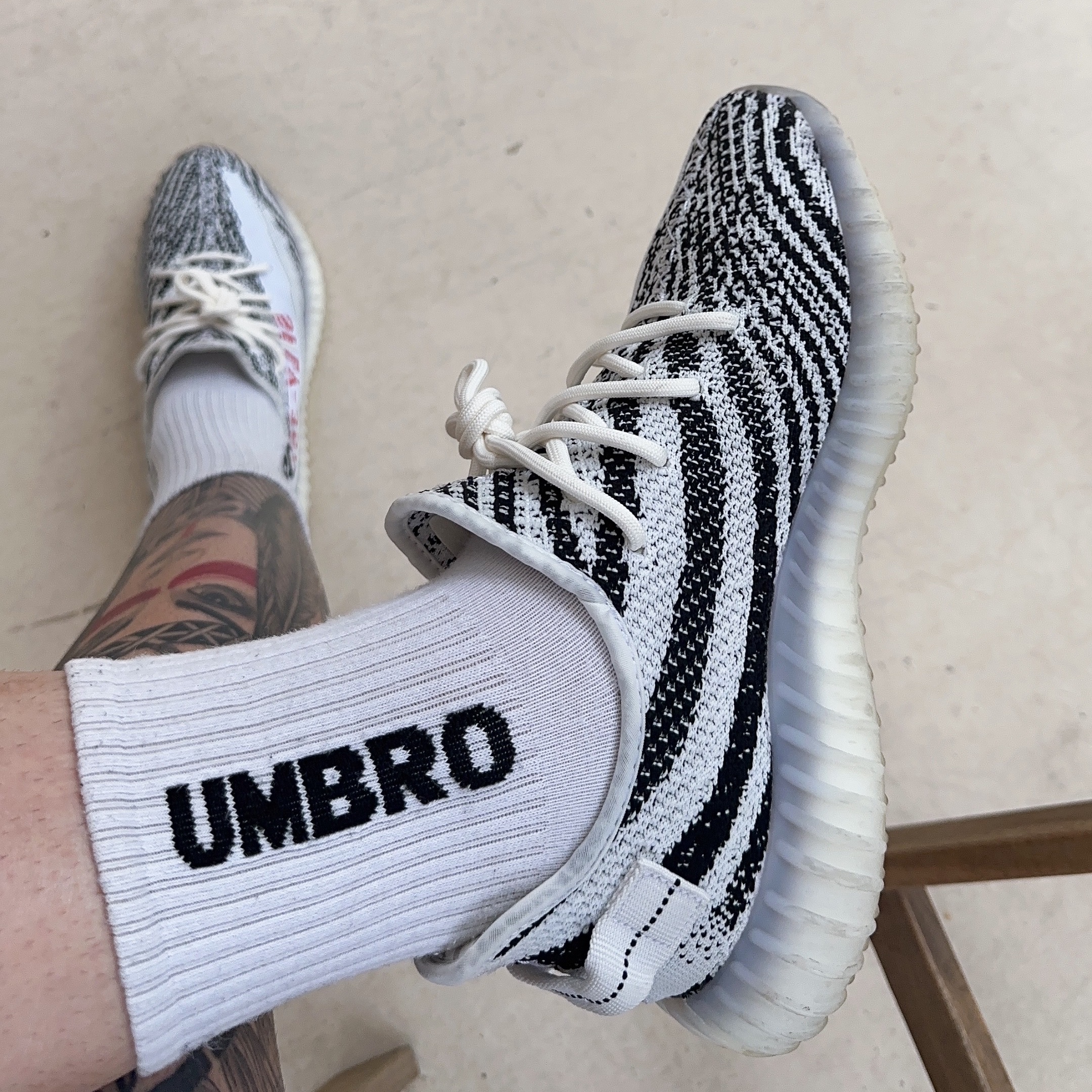 Adidas Yeezy Boost 350 V2 Zebra 2017/2019/2020 착용 스타일