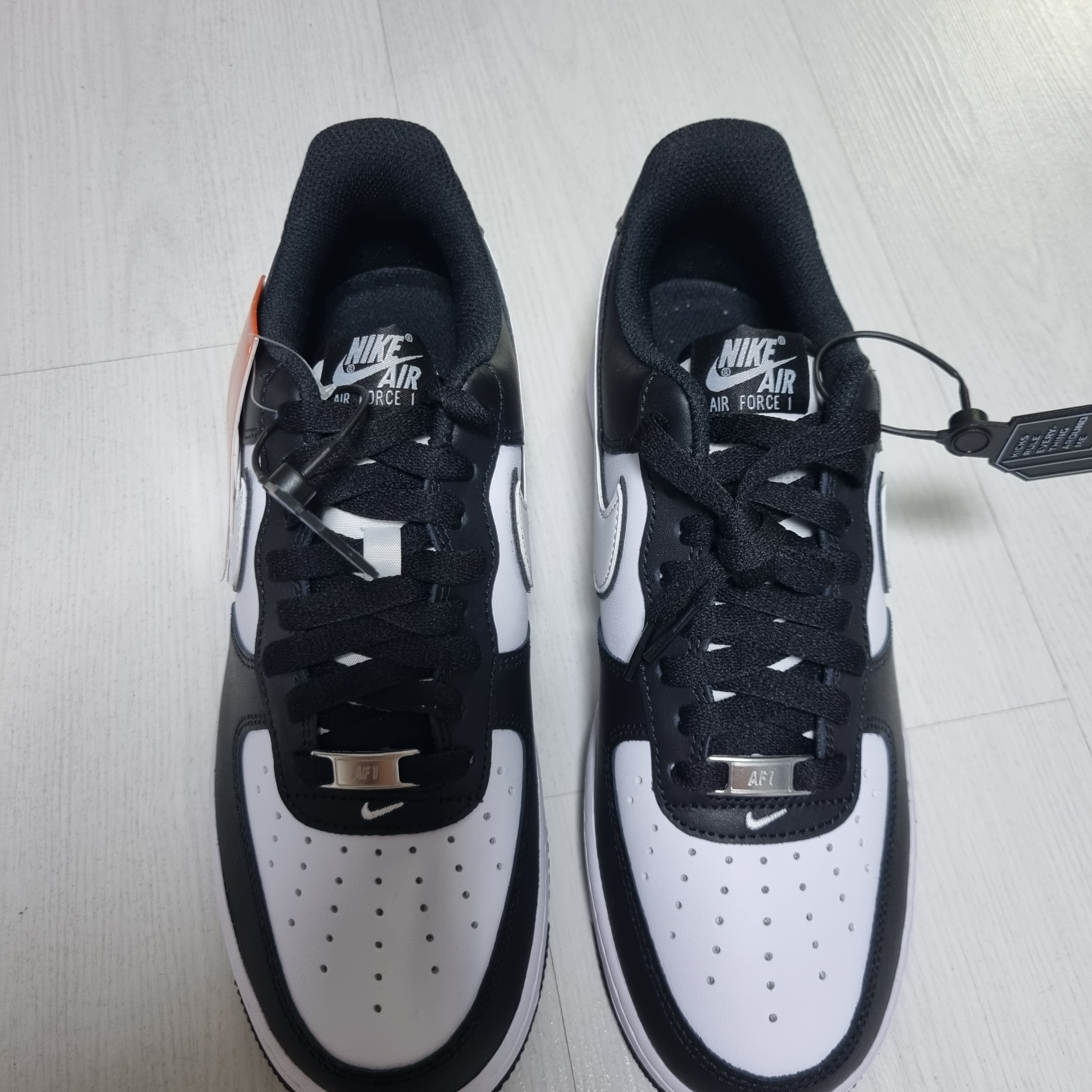 Nike Air Force 1 '07 Black White 착용 스타일 - 1