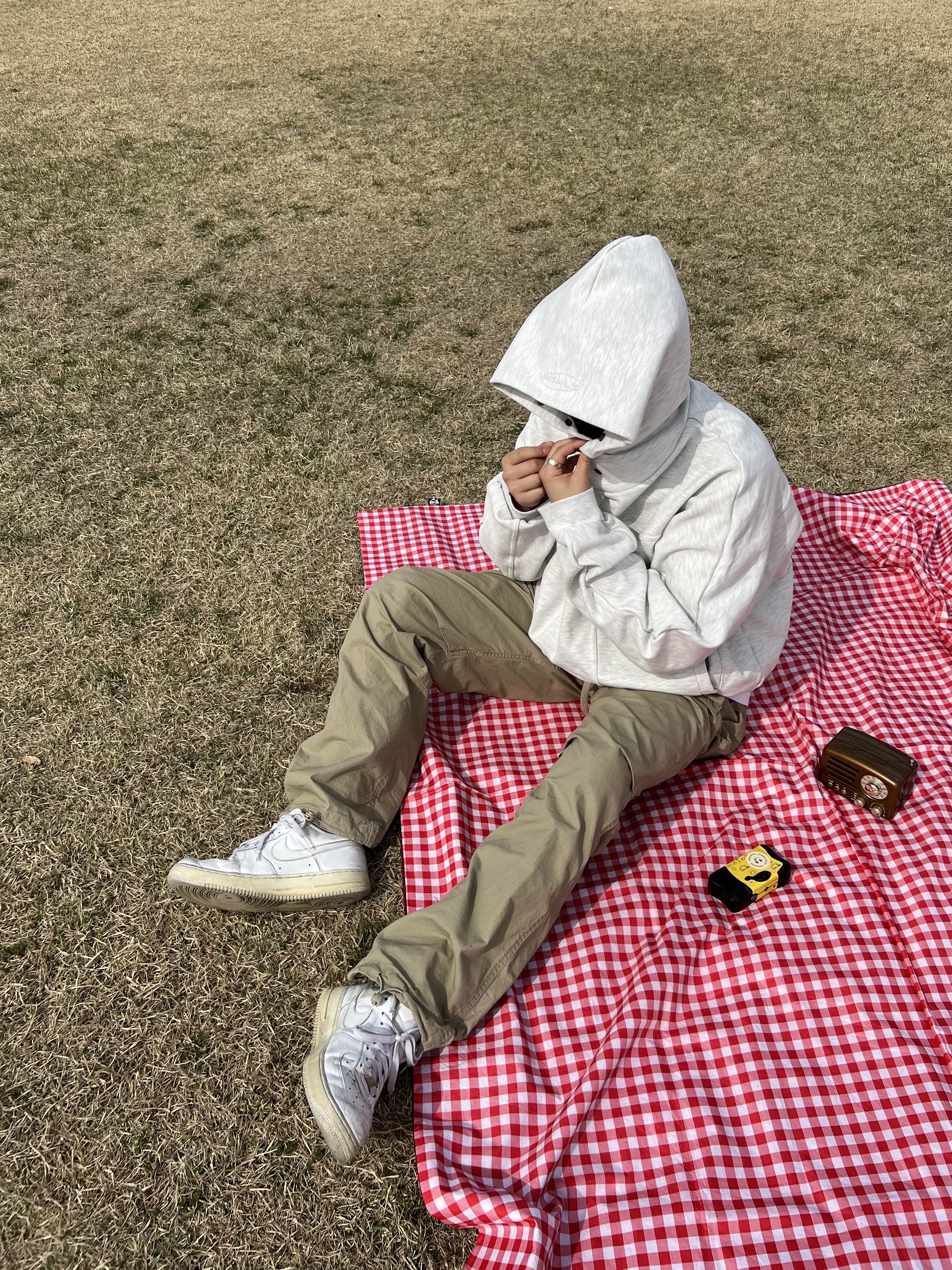 Nike Air Force 1 '07 Low White, Grailz Geometry Hoodie Heather Grey 착용 스타일 - 3
