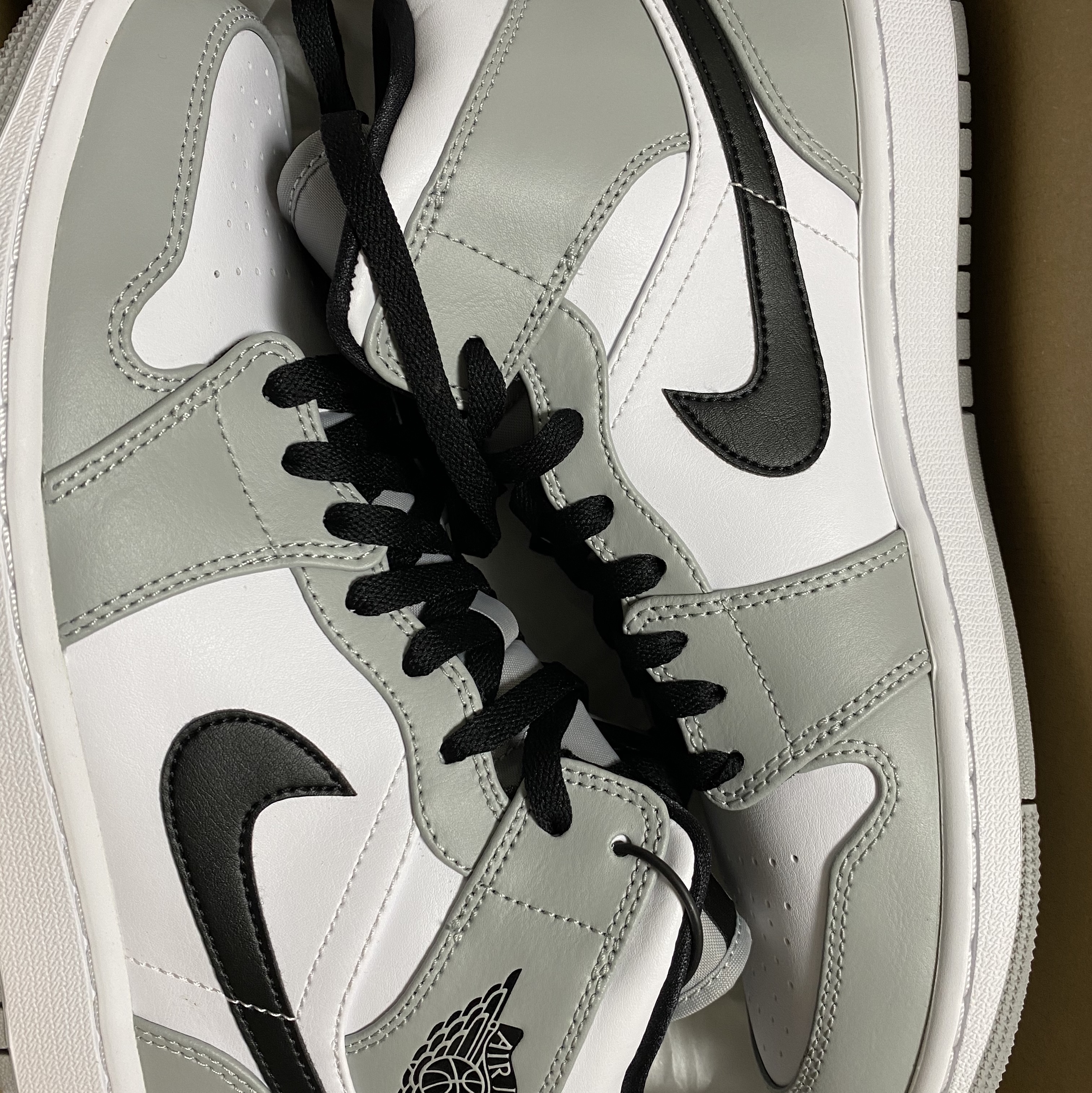 Jordan 1 Mid Light Smoke Grey 착용 스타일