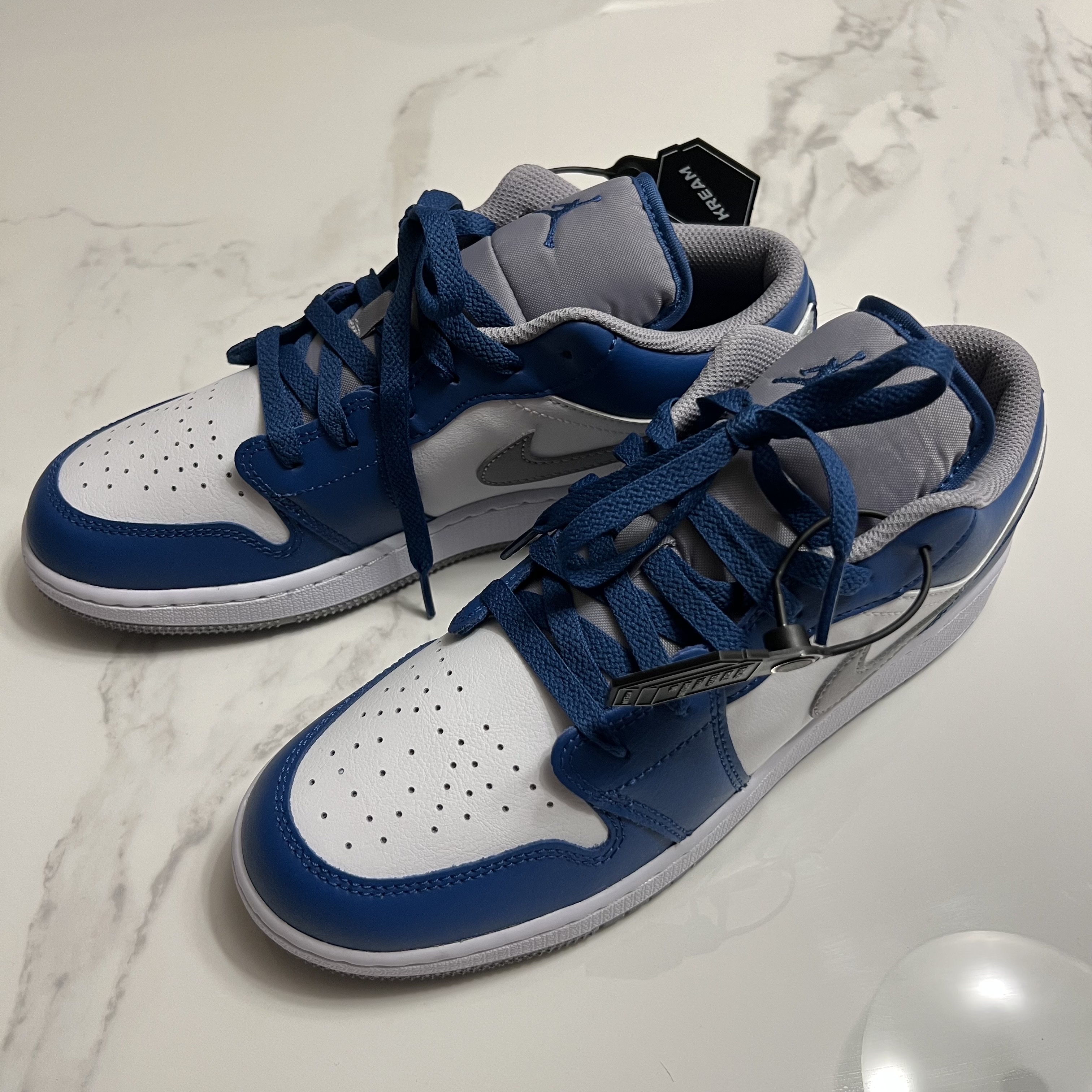 (GS) Jordan 1 Low True Blue Cement Grey 착용 스타일