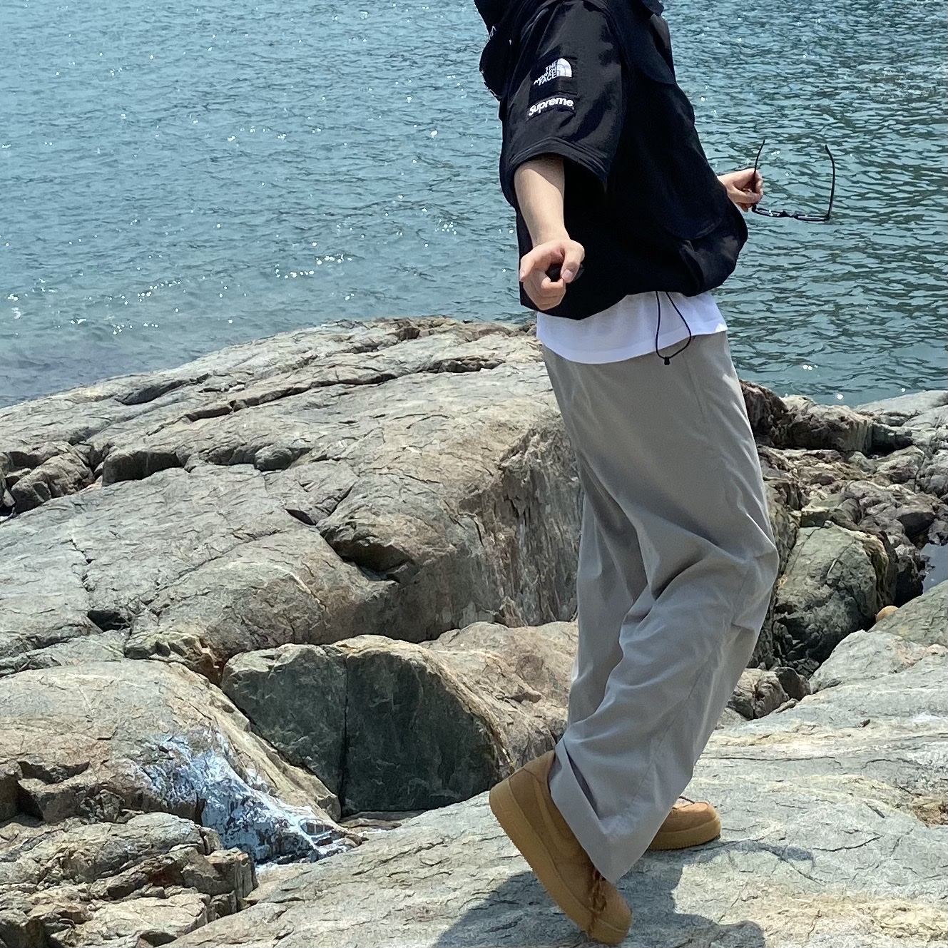 Supreme x The North Face Trekking Convertible Jacket Black - 22SS, Nike Air Force 1 '07 WB Flax 착용 스타일