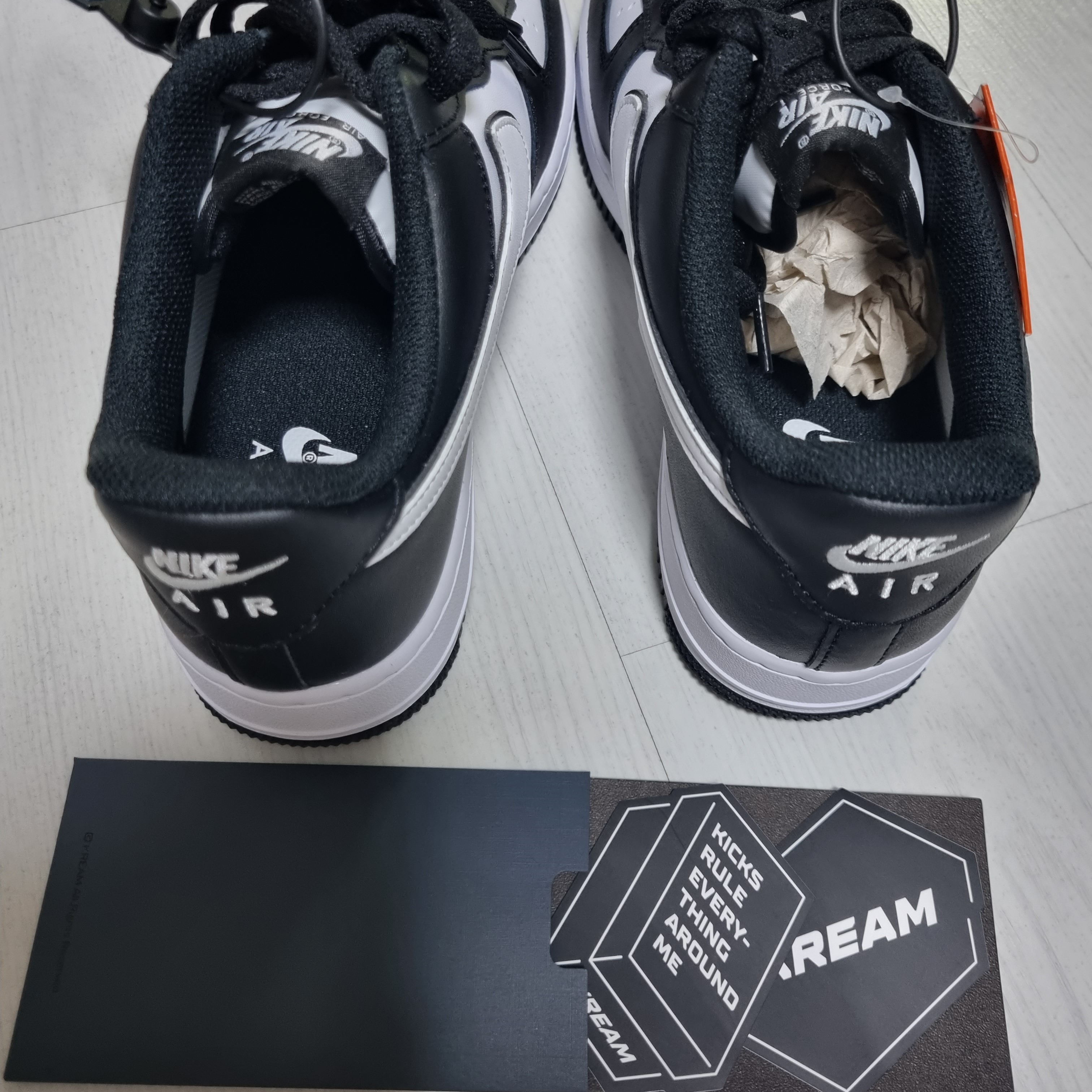 Nike Air Force 1 '07 Black White 착용 스타일 - 3