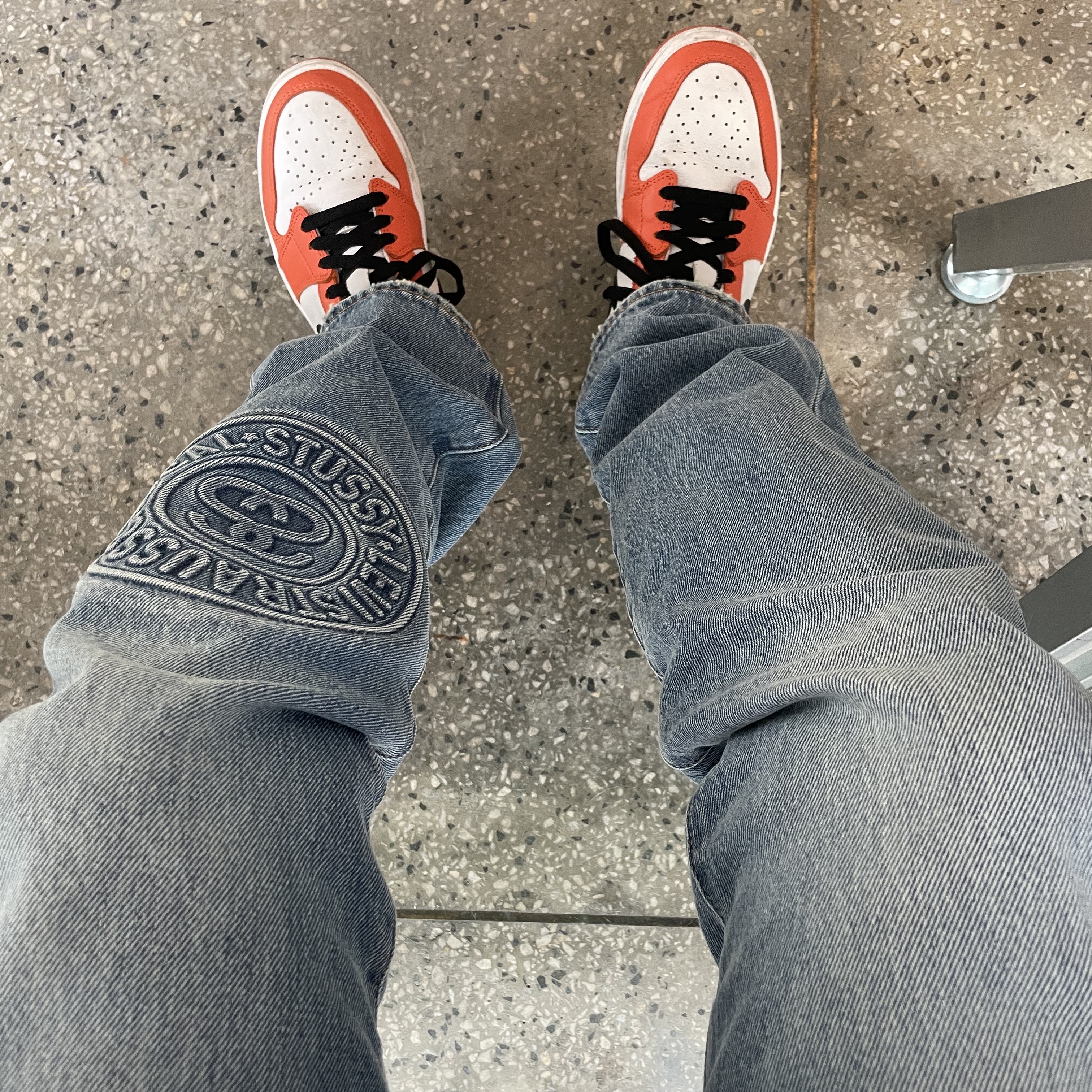 Stussy x Levi's Embossed 501 Jean Indigo, Jordan 1 Low OG Starfish 착용 스타일