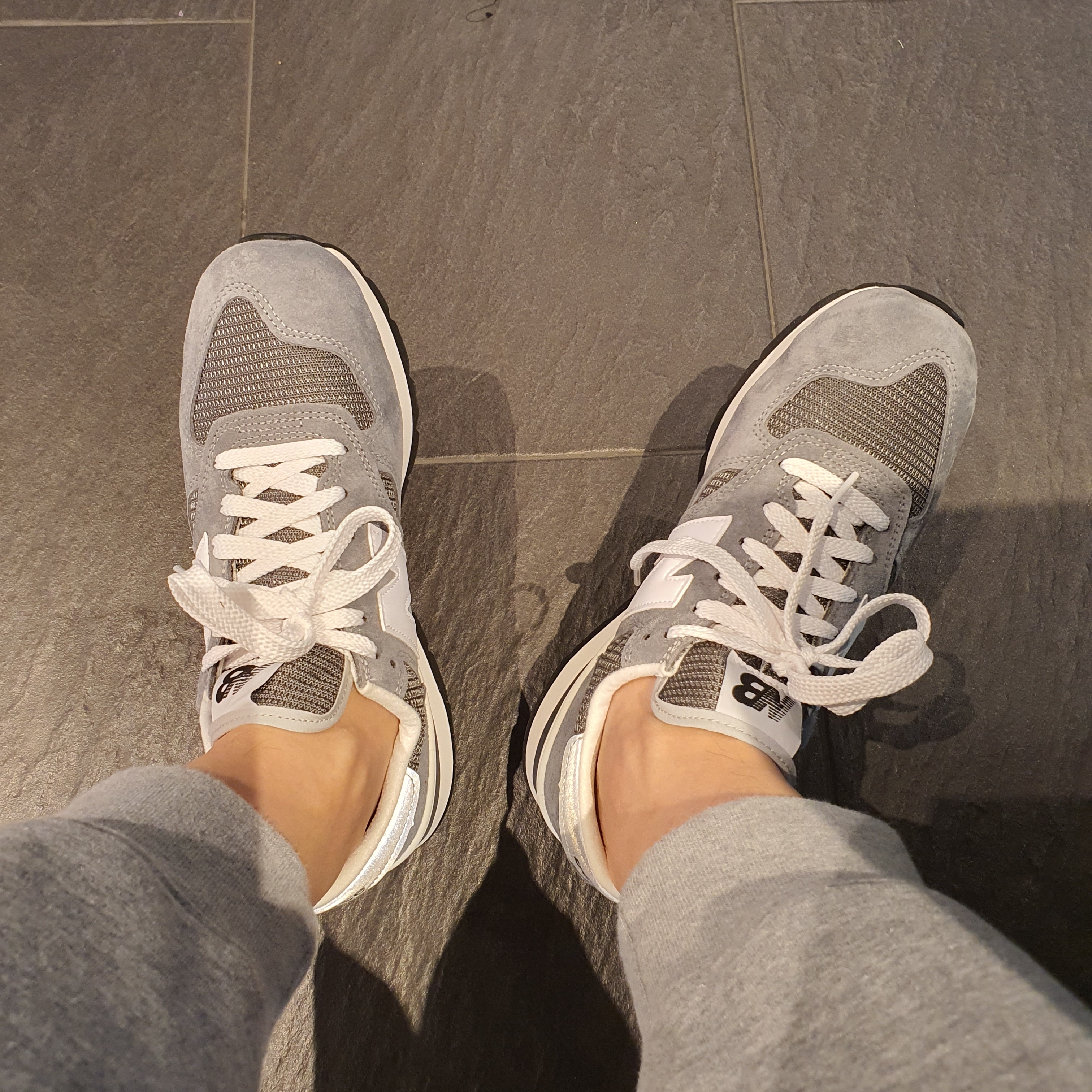 New Balance 990v1 Made in USA Grey White 착용 스타일 - 2
