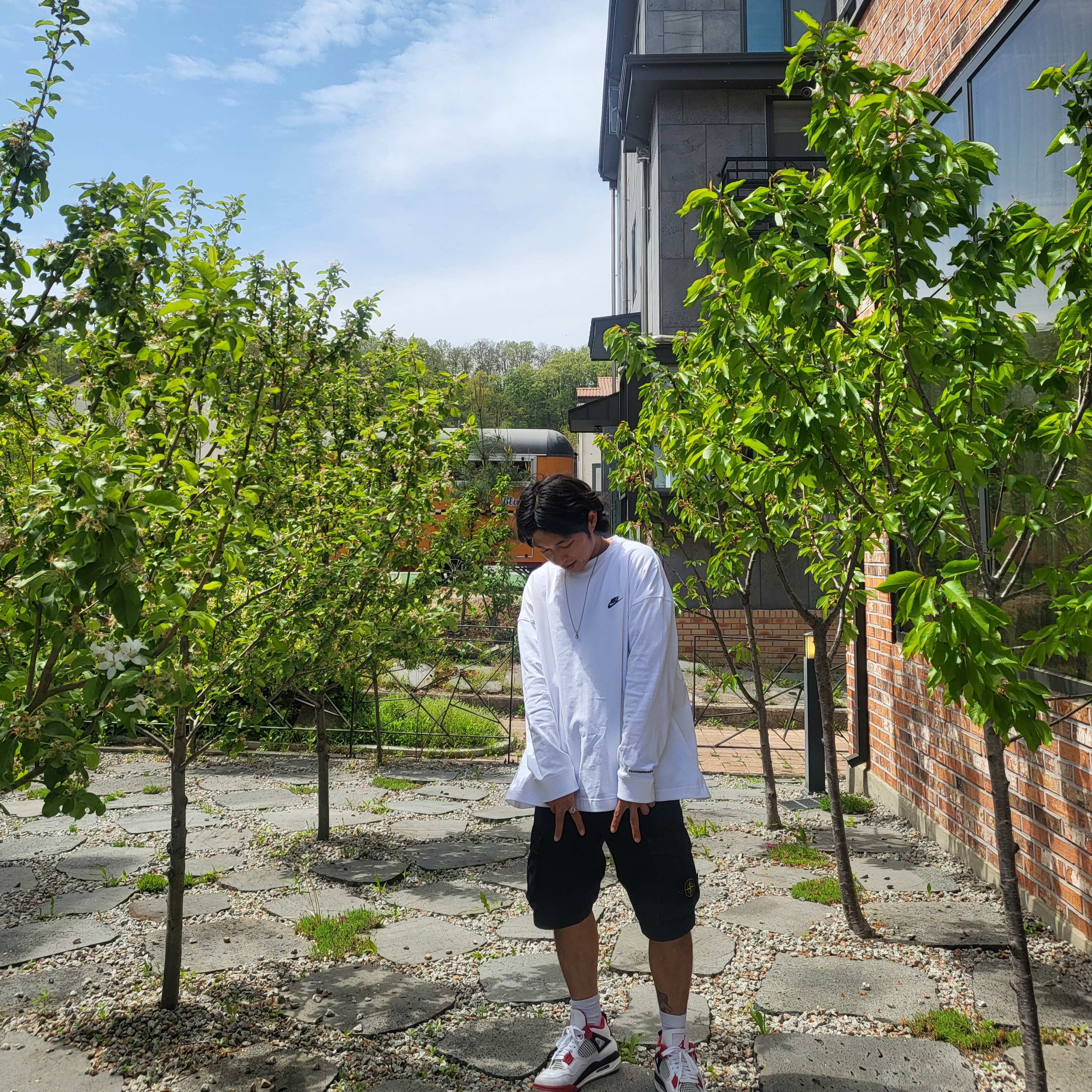 Nike x Peaceminusone LS T-Shirt White (DR0098-100), Jordan 4 Retro OG Fire Red 2020 착용 스타일 - 1