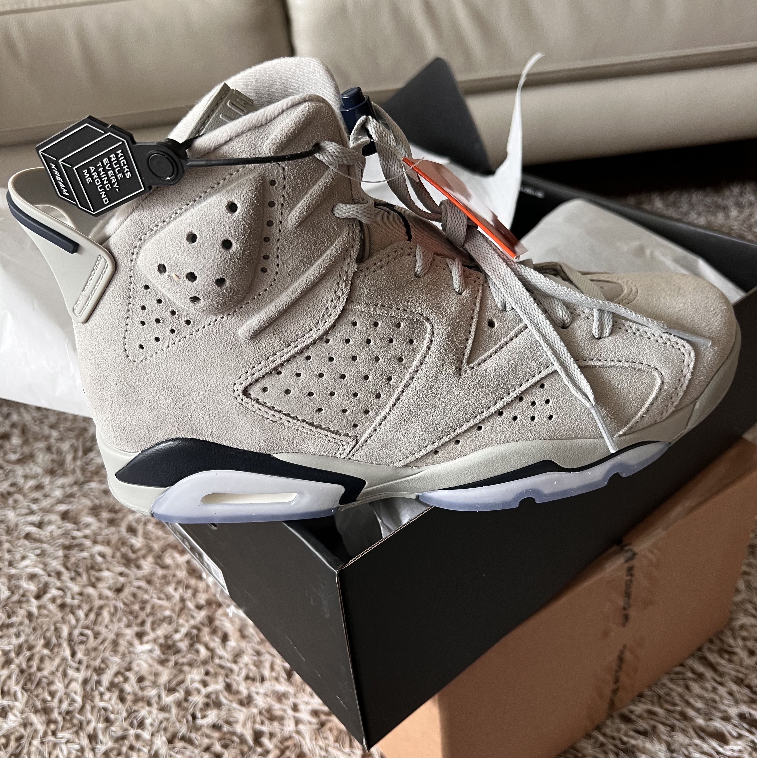 Jordan 6 Retro Magnet College Navy 착용 스타일