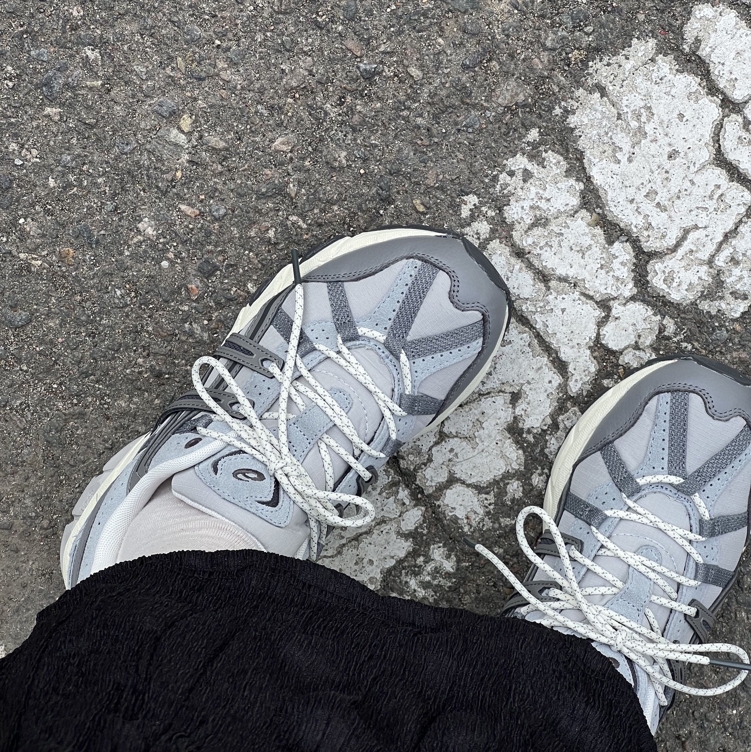 Asics Gel-Sonoma 15-50 Oyster Grey Clay Grey 착용 스타일