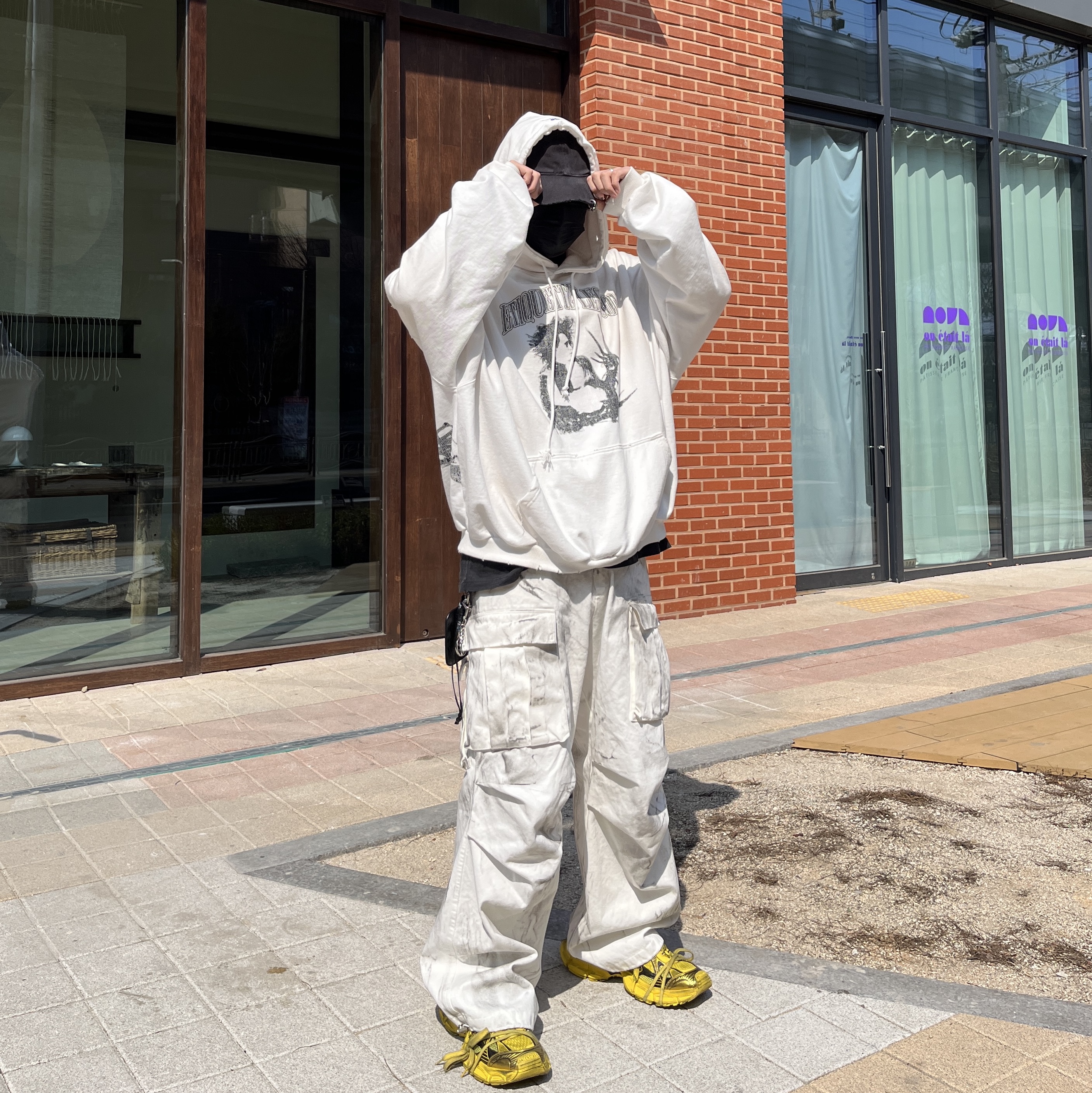 Balenciaga 3XL Sneakers Yellow Black, Project G/R x Atmos Etiquette Lesson Vintage Washed Hoodie White 착용 스타일 - 3
