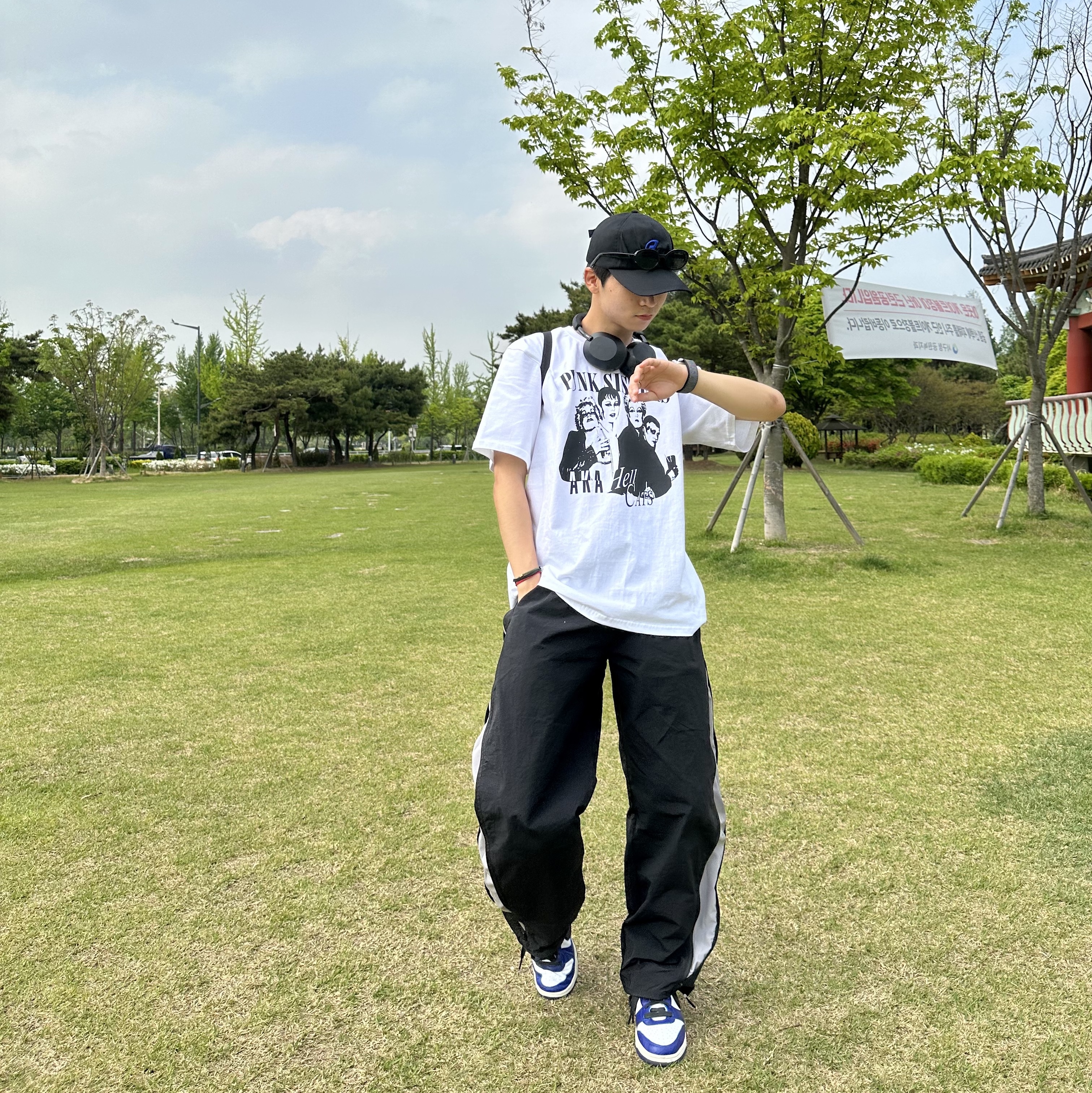 Nike x Ambush Dunk High Deep Royal Blue, Ader Error x Zara Pleated Cap Black 착용 스타일 - 1