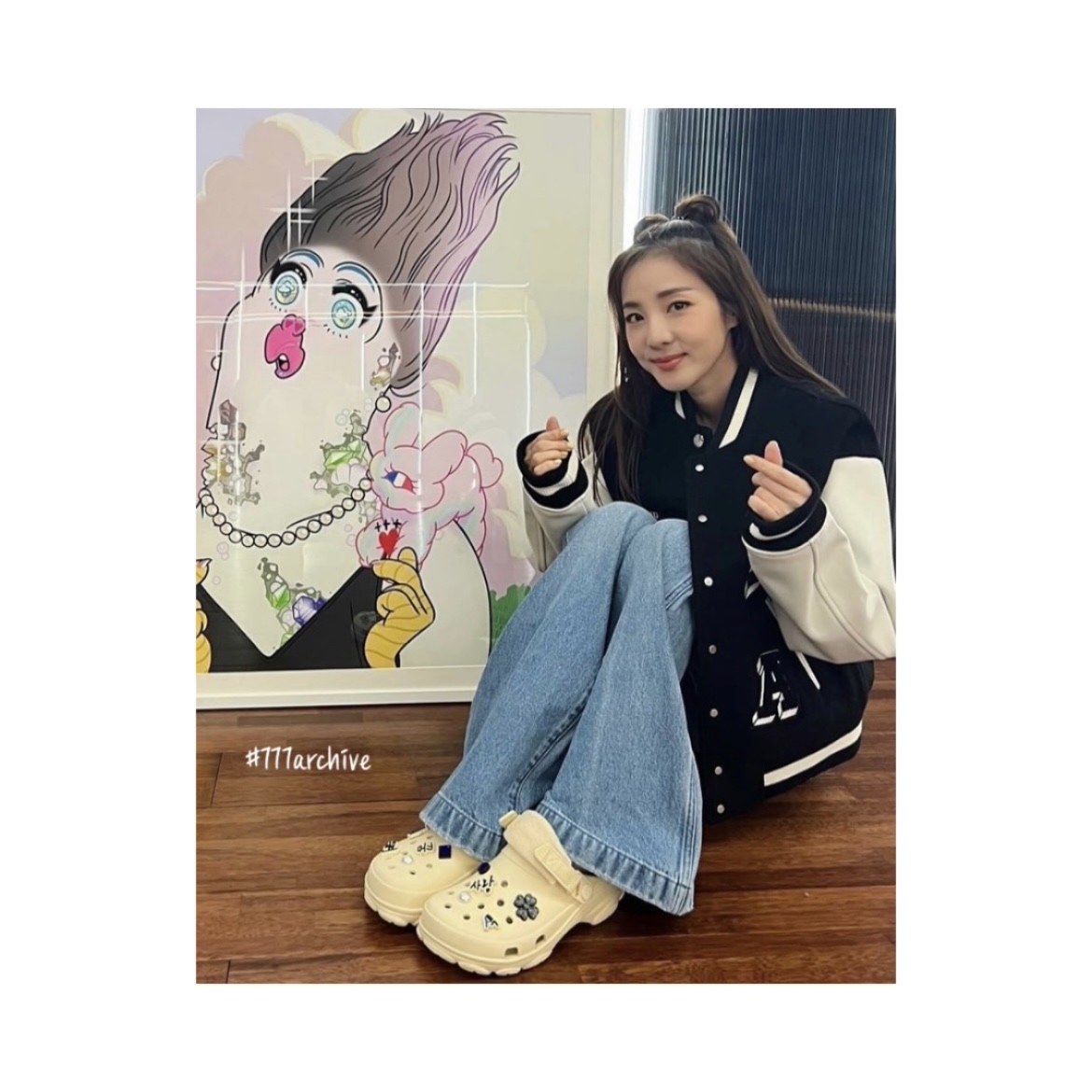 Crocs x Winner All Terrain Clog Vanilla 착용 스타일 - 2